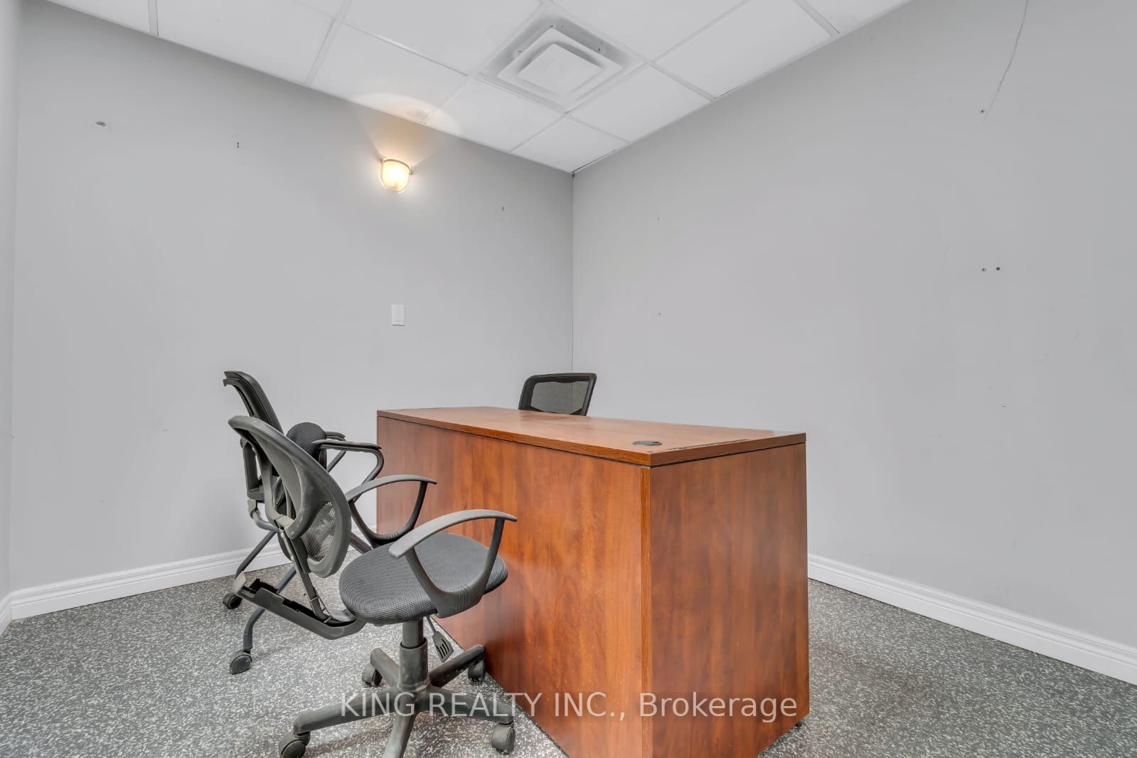 389 Lyle Street Property Photo 9