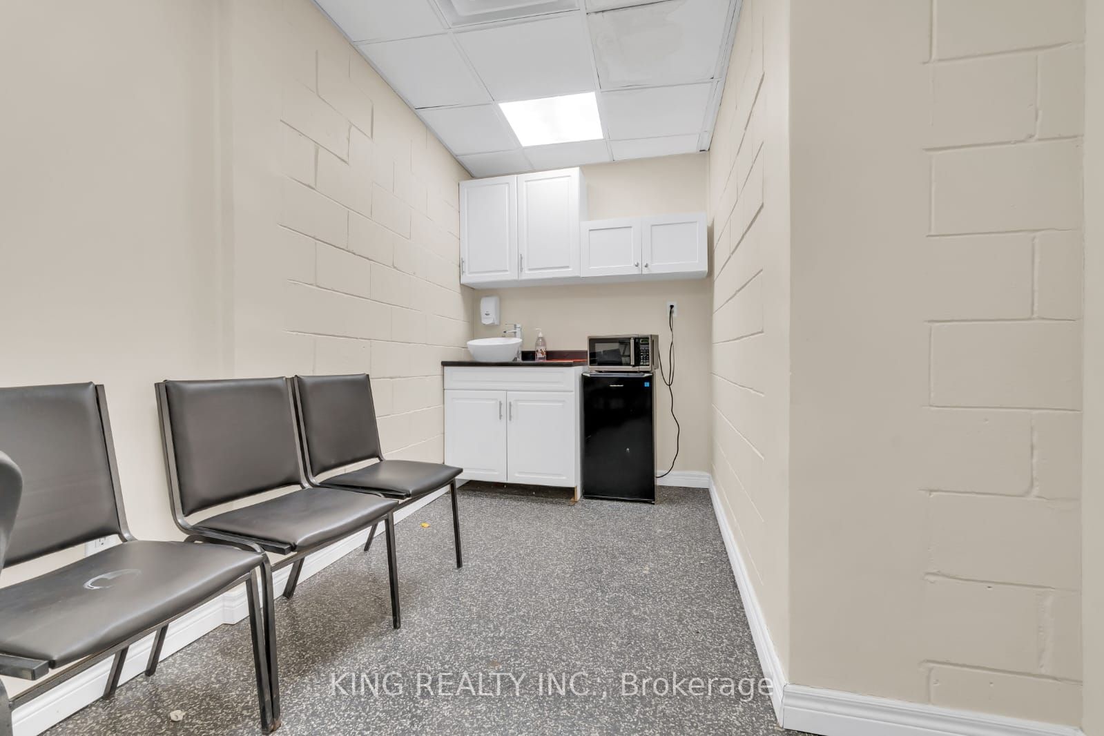 389 Lyle Street Property Photo 13