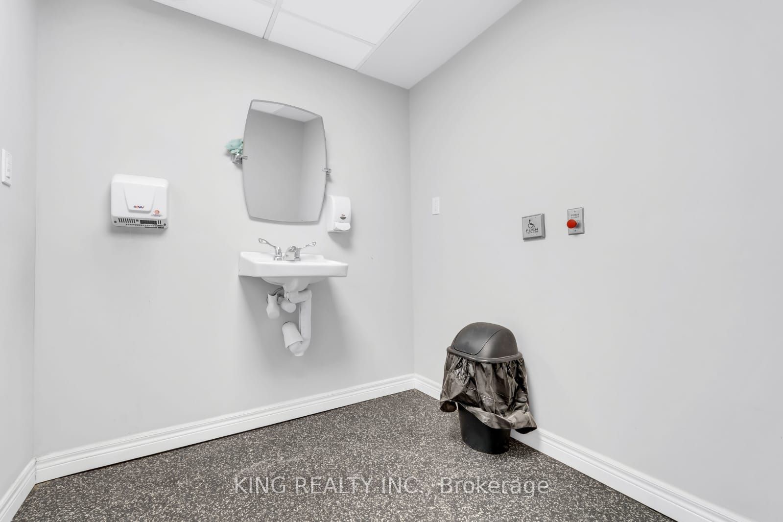 389 Lyle Street Property Photo 15