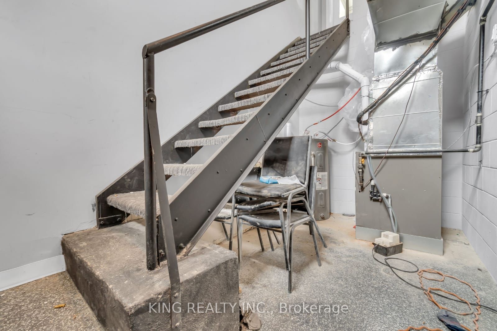 389 Lyle Street Property Photo 22