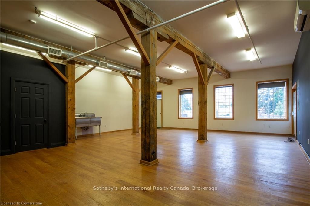 15 Wellington St N Property Photo 2