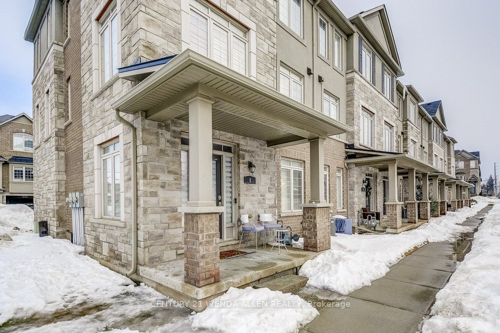 215 Dundas Street E 8 Property Photo 3