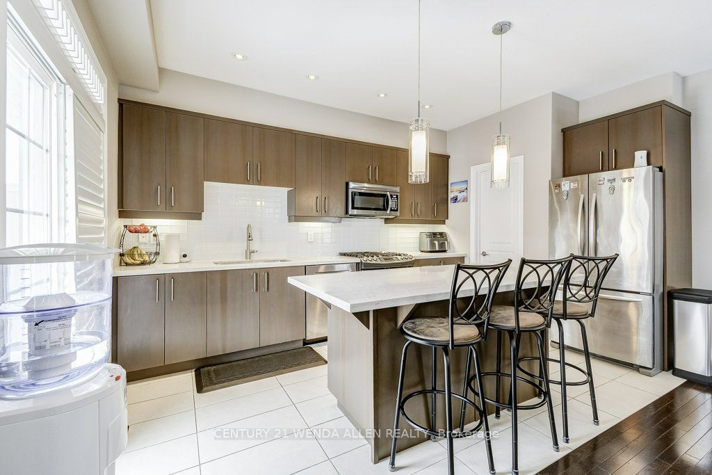 215 Dundas Street E 8 Property Photo 12