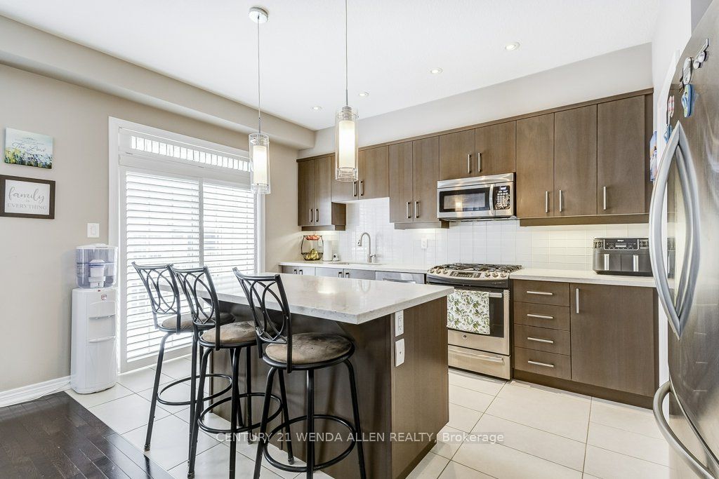 215 Dundas Street E 8 Property Photo 13