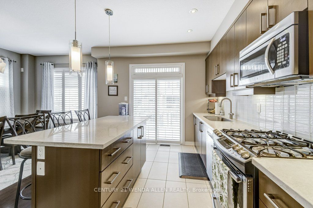 215 Dundas Street E 8 Property Photo 14