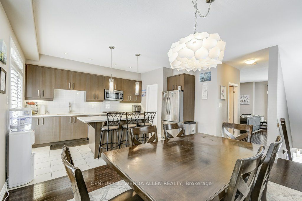 215 Dundas Street E 8 Property Photo 18