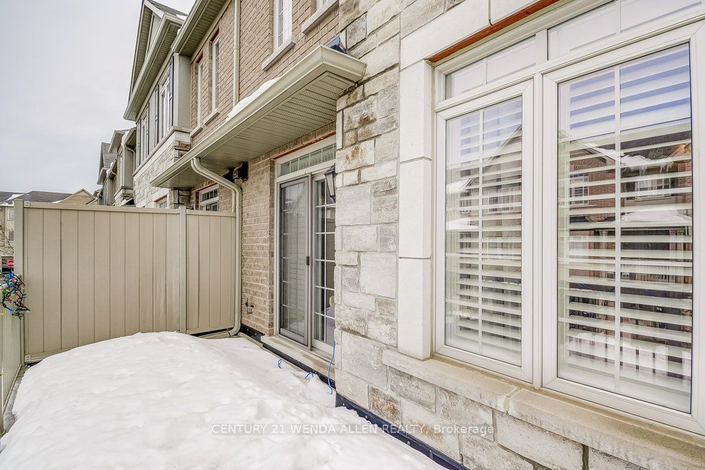 215 Dundas Street E 8 Property Photo 20