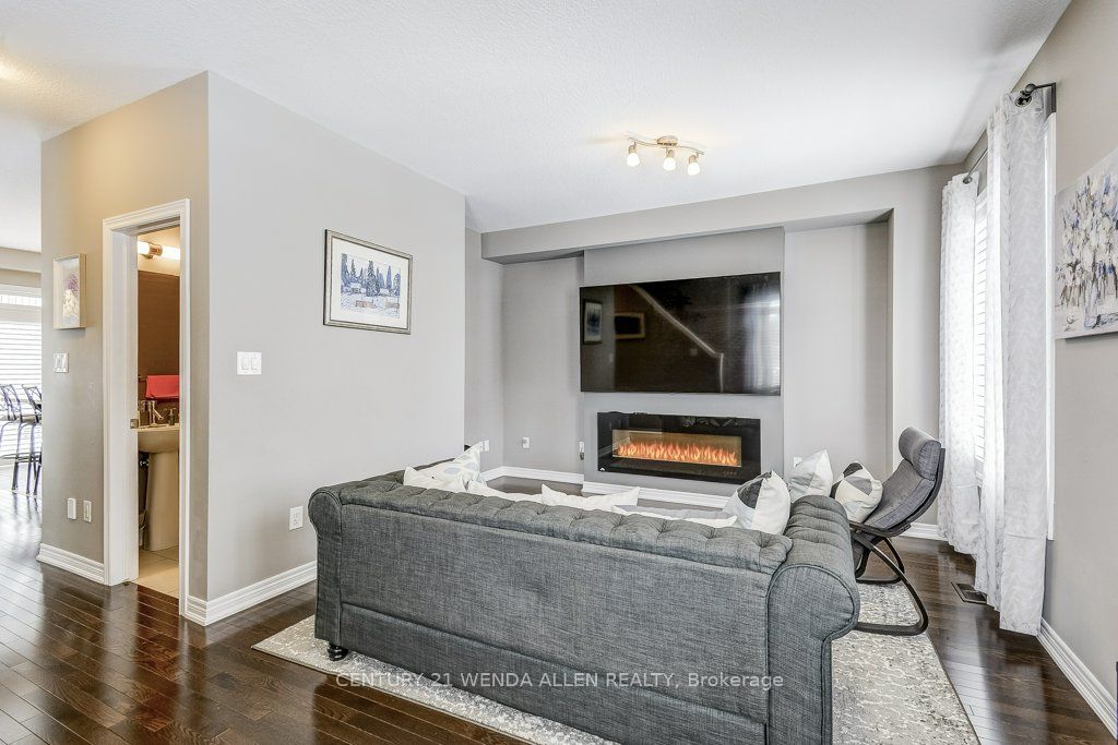 215 Dundas Street E 8 Property Photo 21