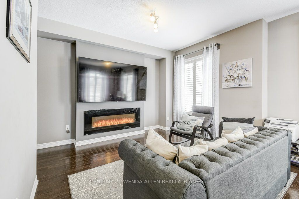 215 Dundas Street E 8 Property Photo 22