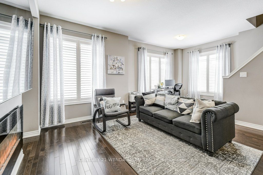 215 Dundas Street E 8 Property Photo 23