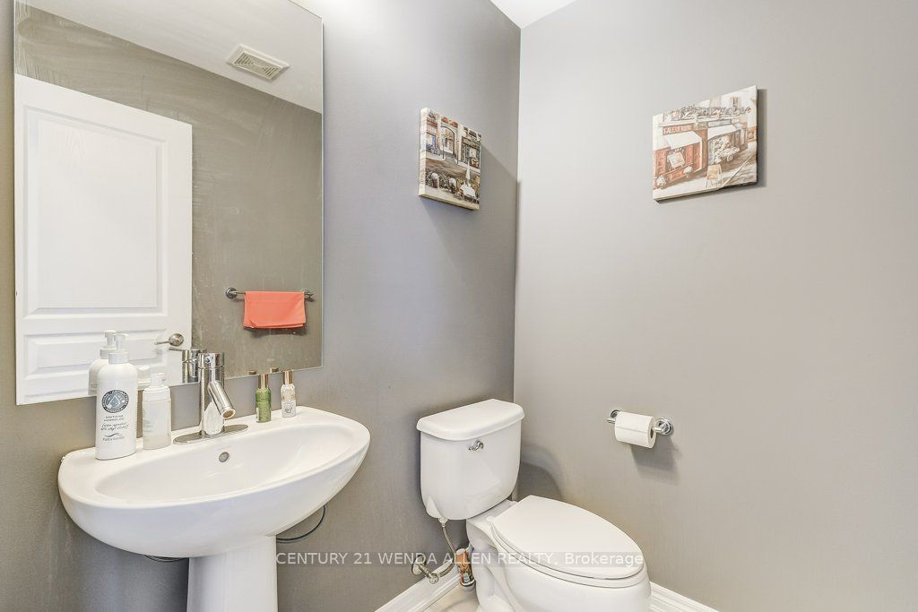 215 Dundas Street E 8 Property Photo 24
