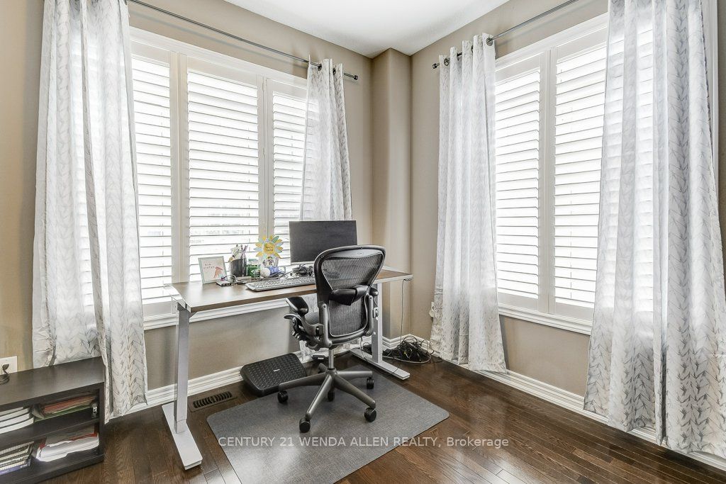 215 Dundas Street E 8 Property Photo 25