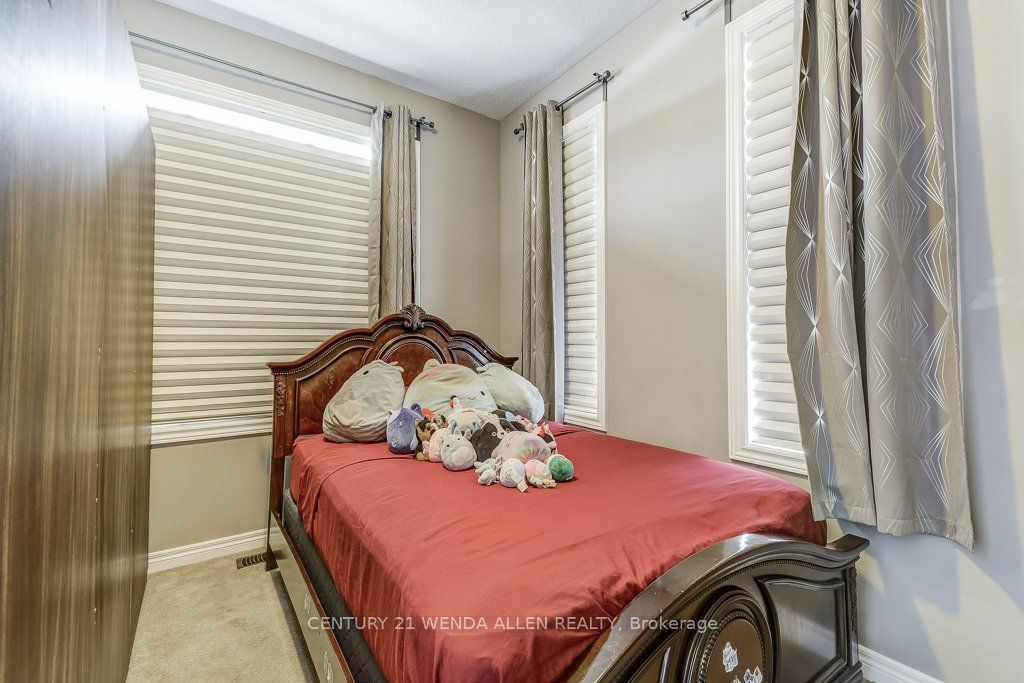 215 Dundas Street E 8 Property Photo 27