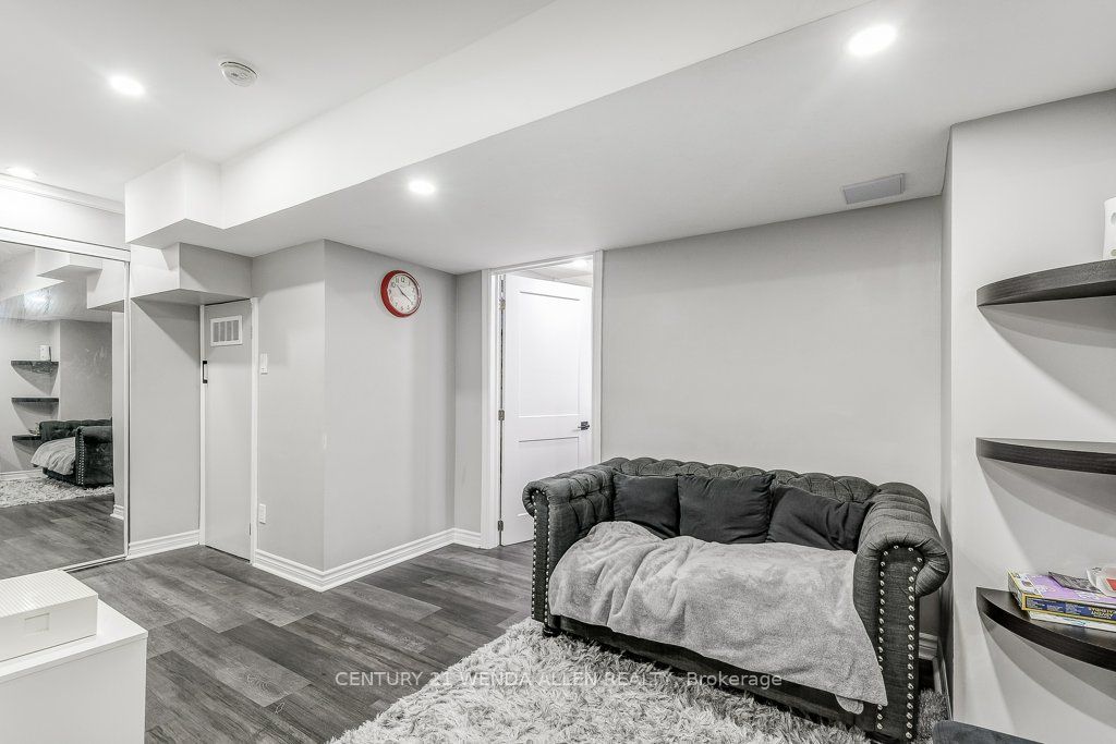 215 Dundas Street E 8 Property Photo 35