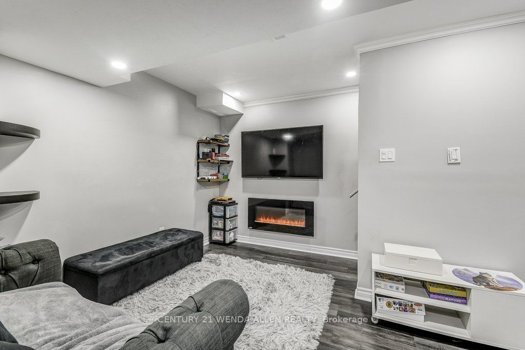 215 Dundas Street E 8 Property Photo 36