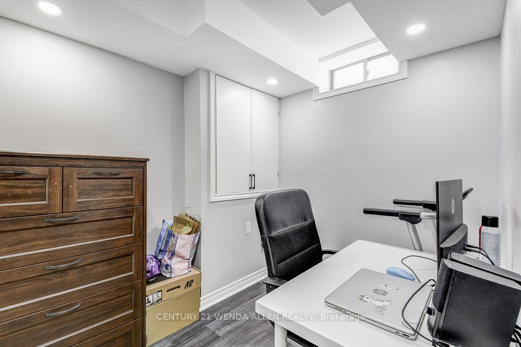 215 Dundas Street E 8 Property Photo 37