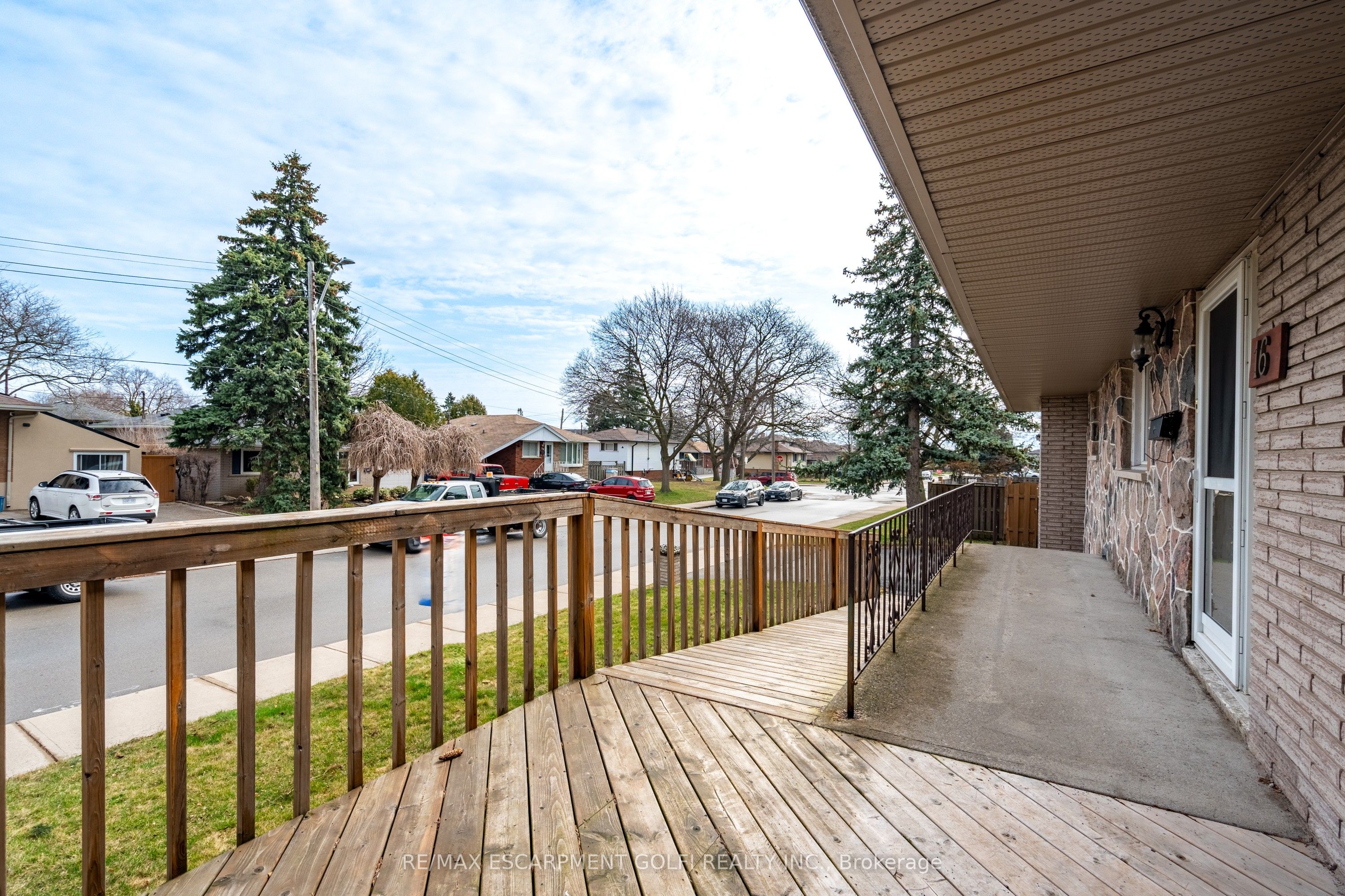 16 Gatineau Drive Property Photo 5