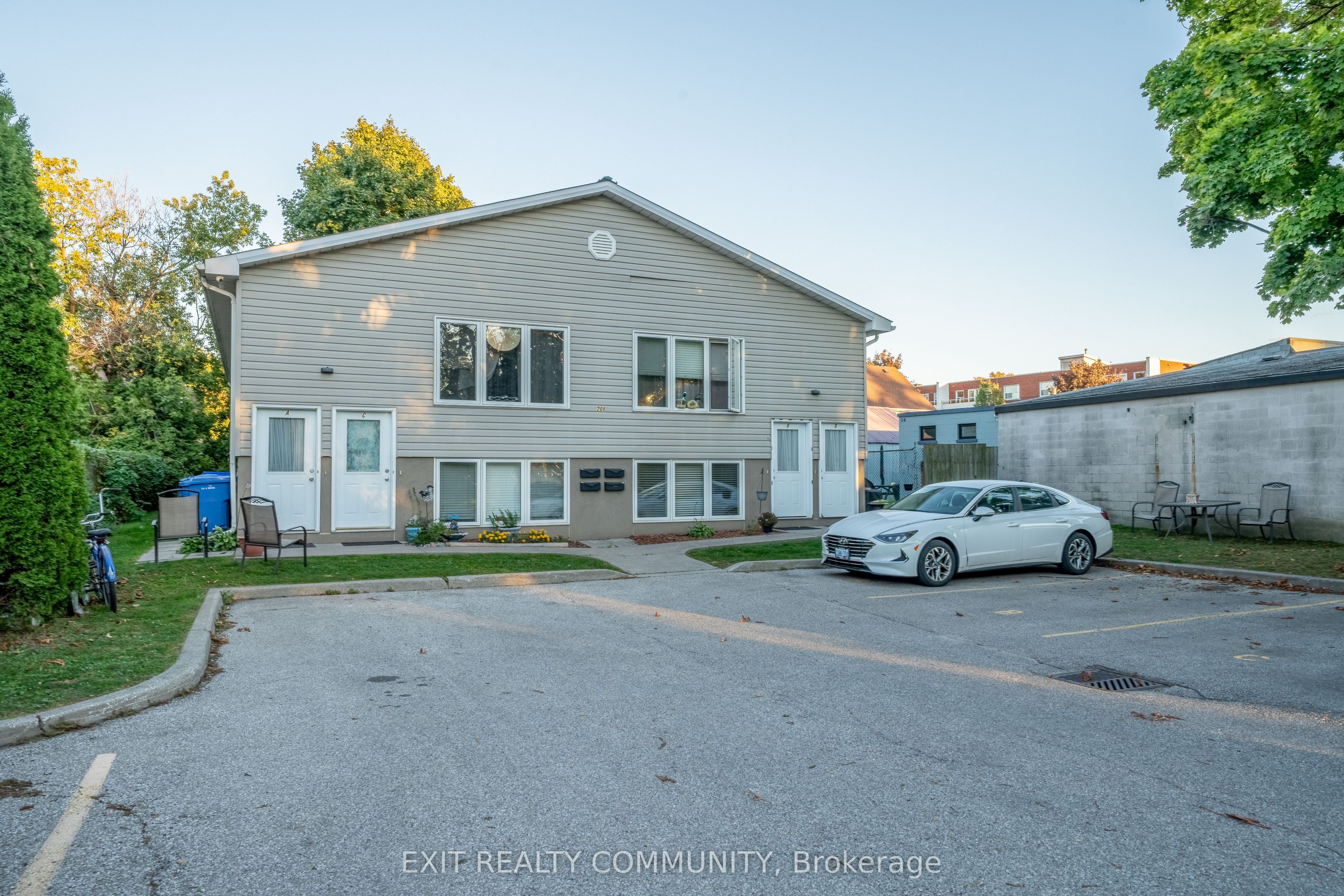 208 Christina Street Property Photo