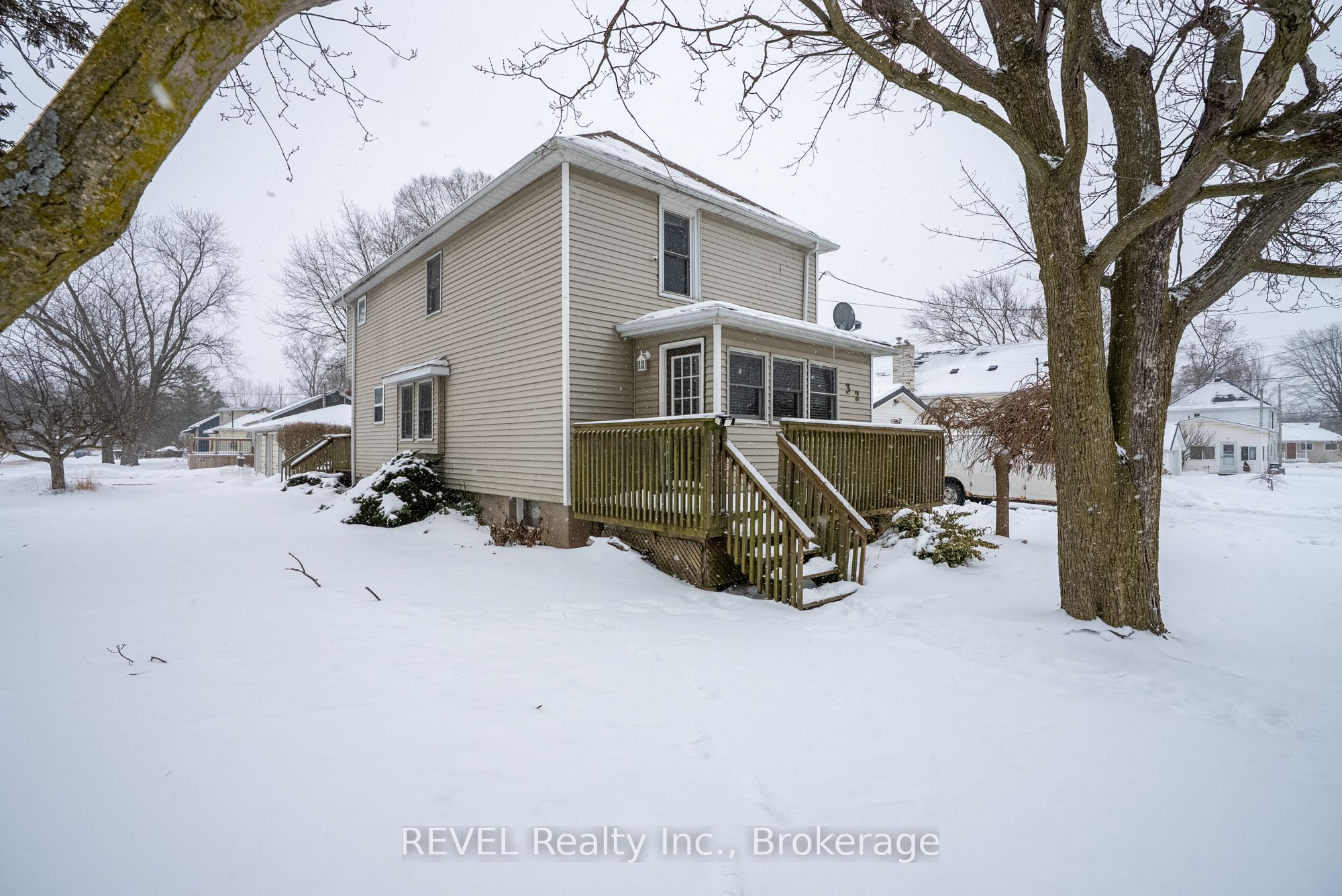 32 Bay Avenue Property Photo 1