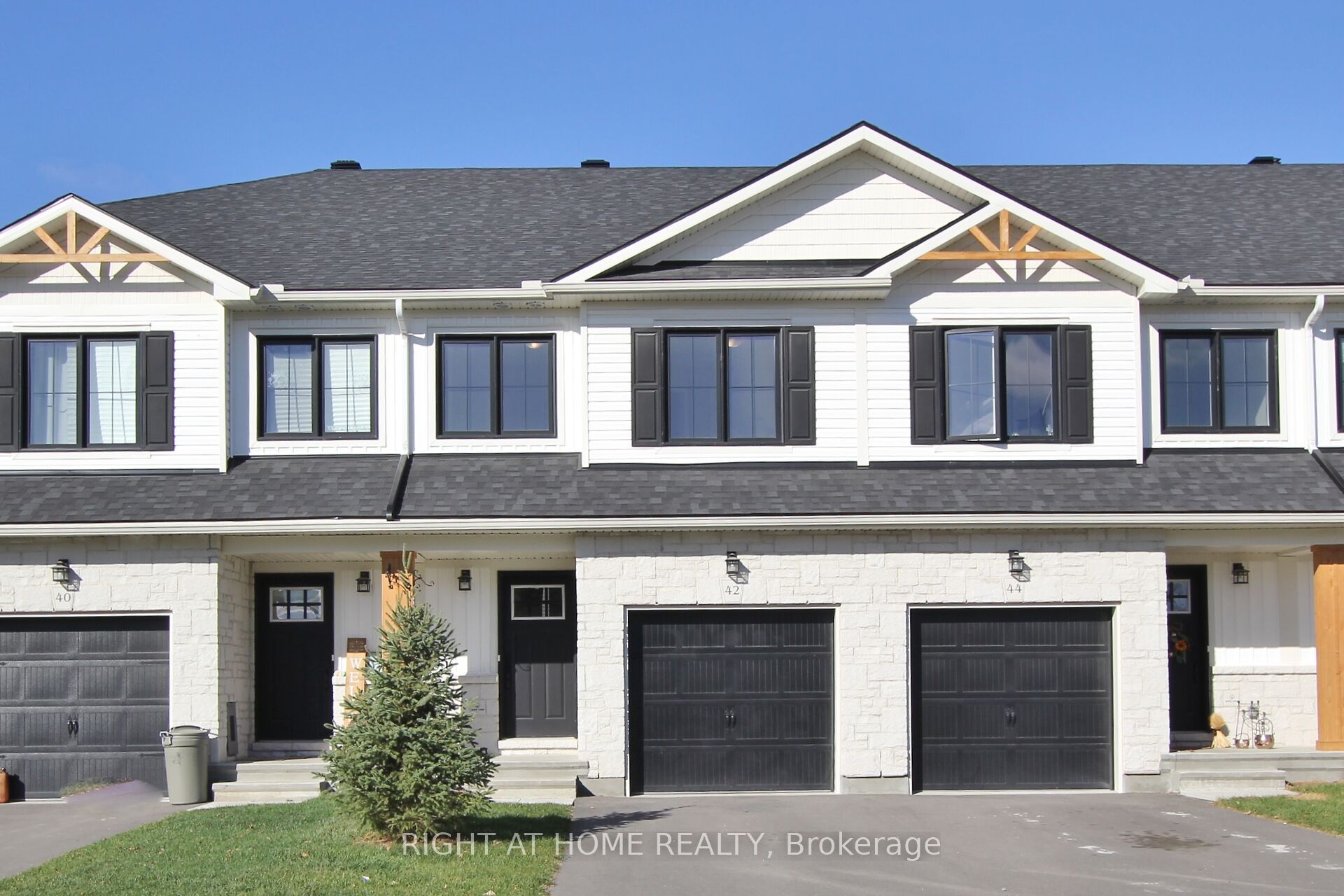 42 Whitcomb Crescent Property Photo