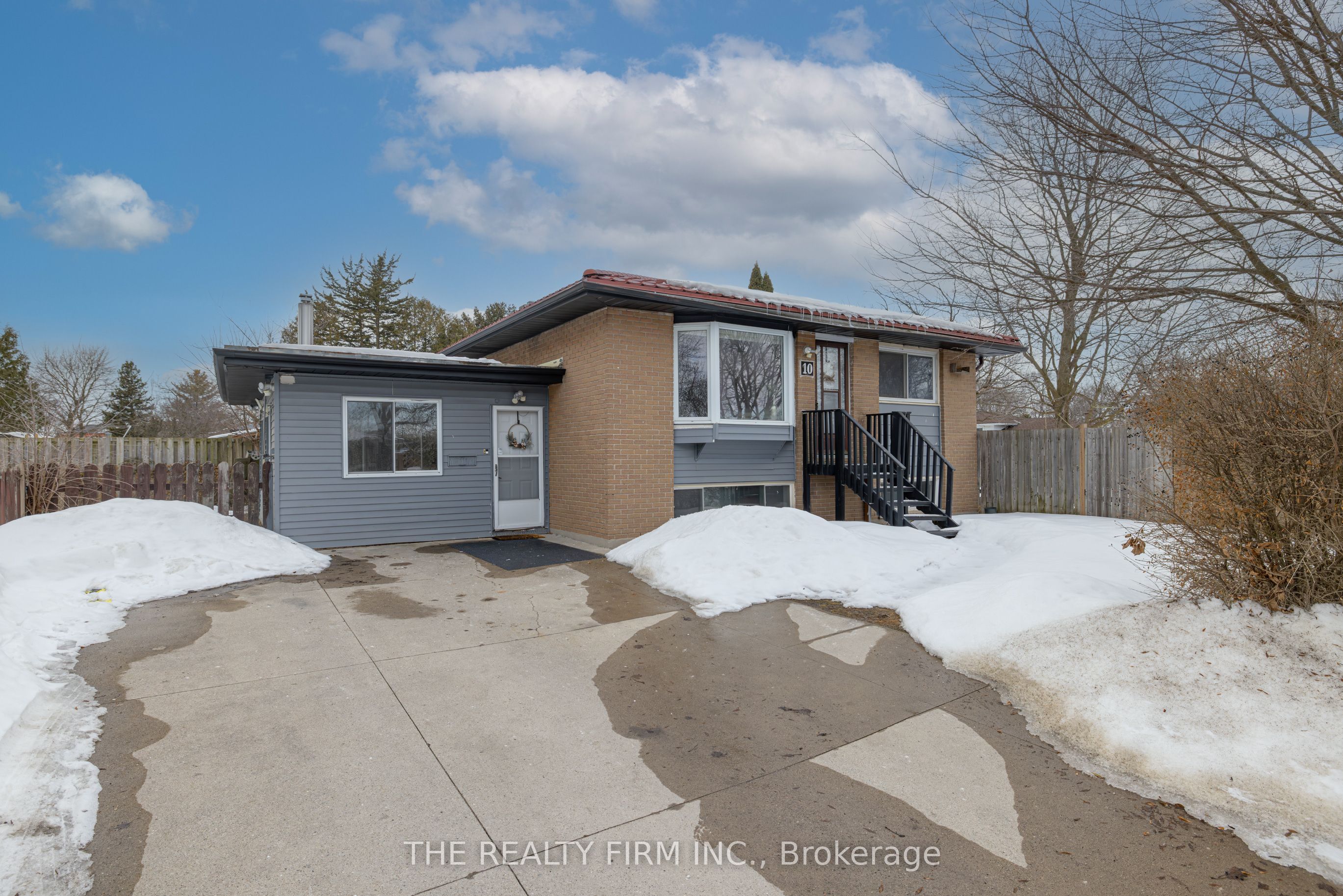10 Pawnee Crescent Property Photo 1