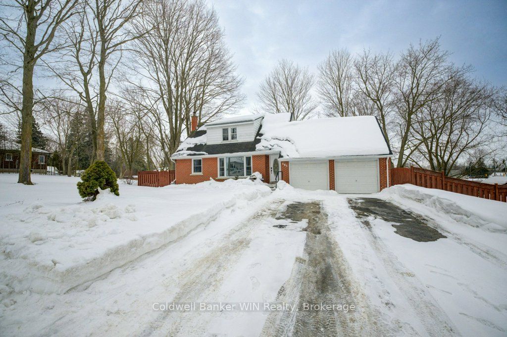385 Fergus St N Property Photo