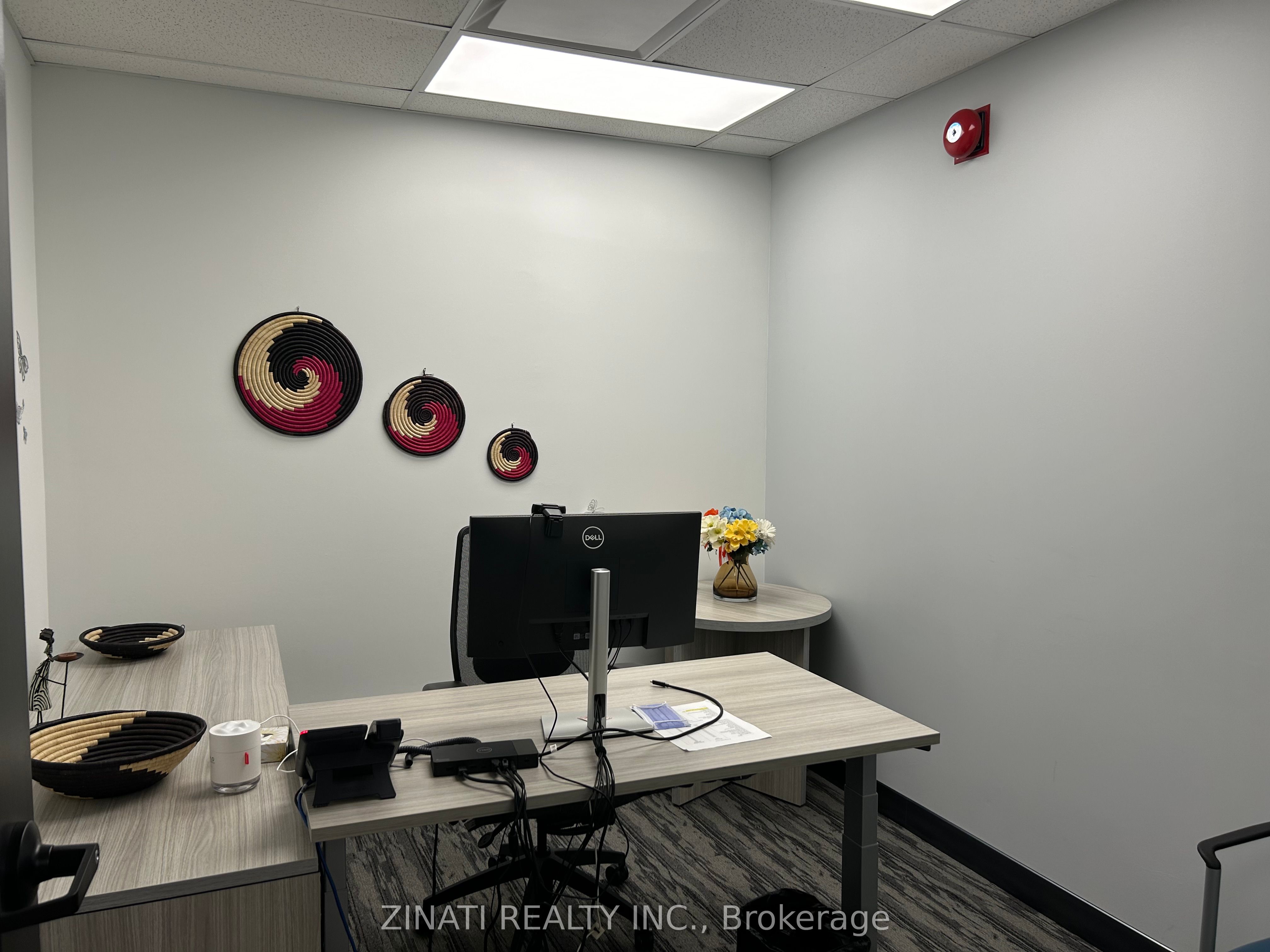 #100-101 - 250 City Centre Avenue Property Photo 15
