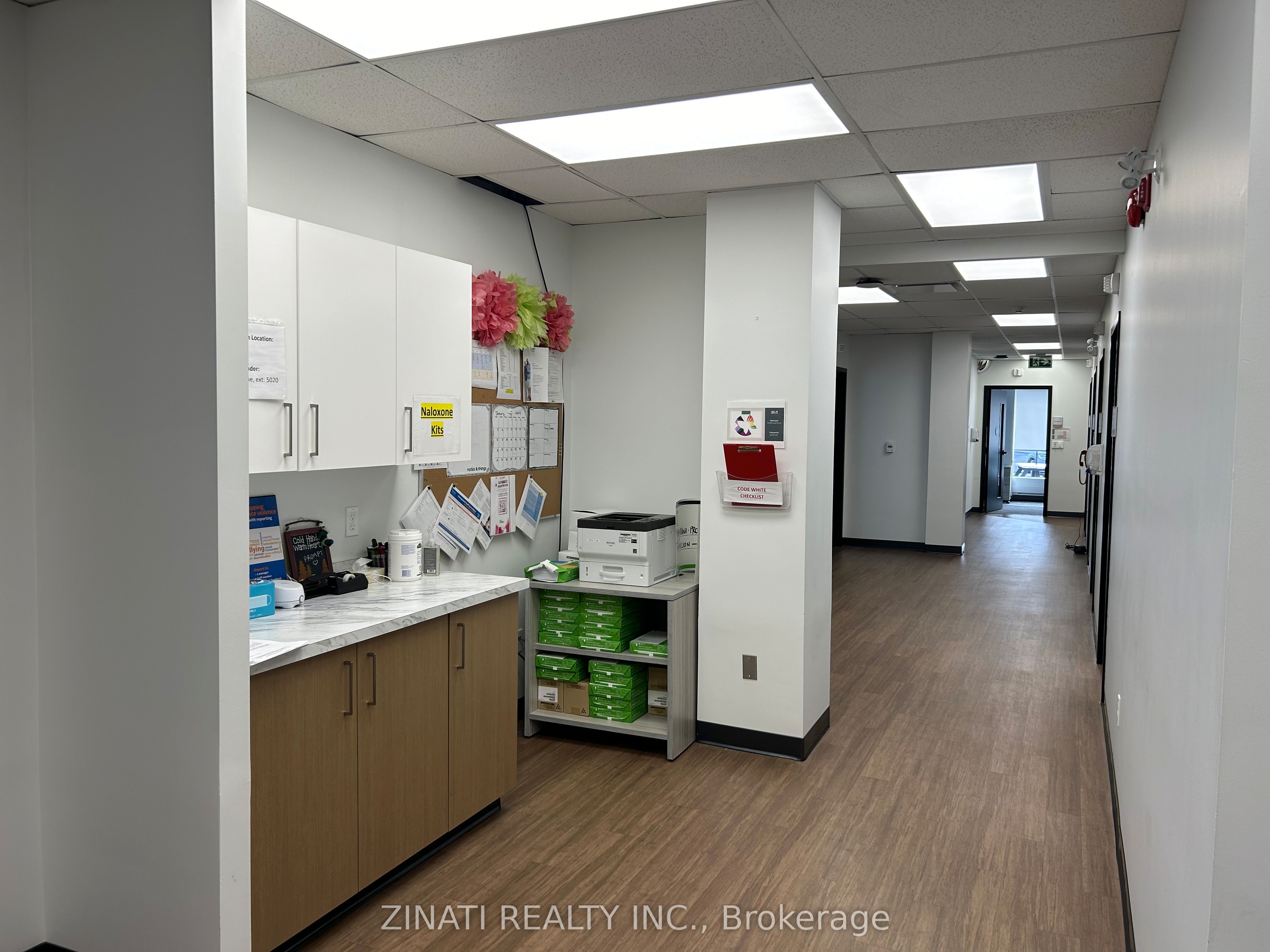 #100-101 - 250 City Centre Avenue Property Photo 18