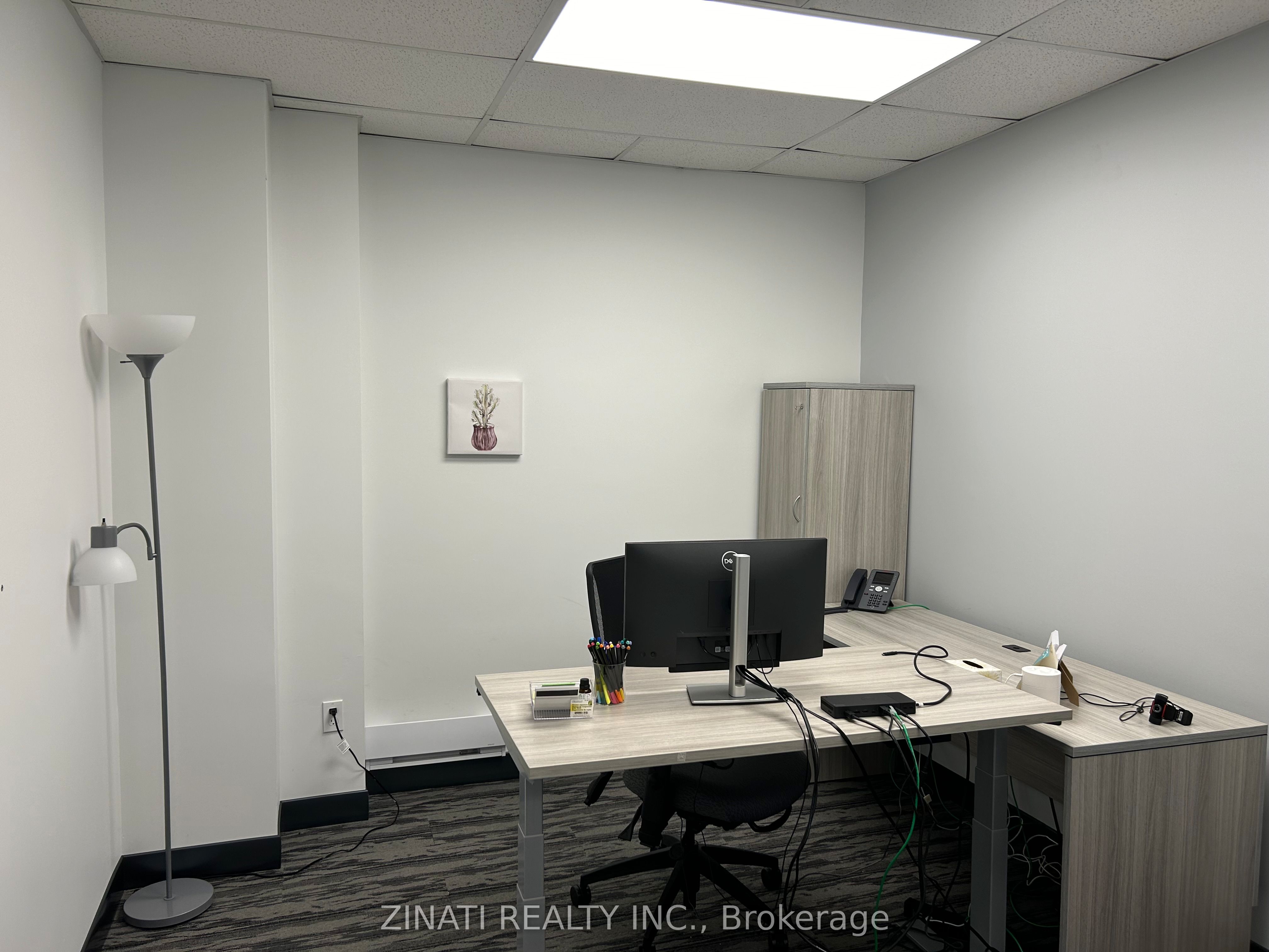 #100-101 - 250 City Centre Avenue Property Photo 25