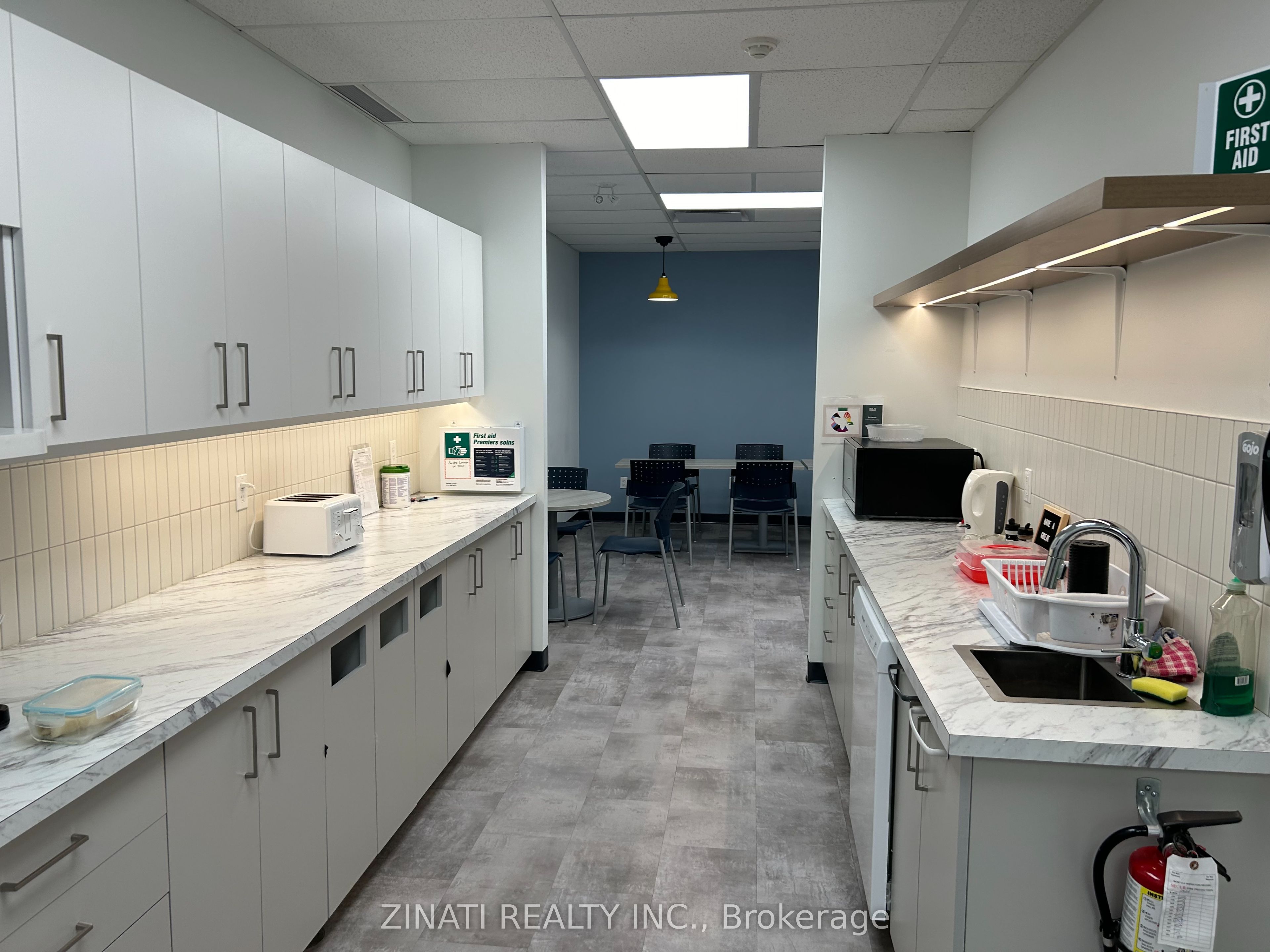 #100-101 - 250 City Centre Avenue Property Photo 29