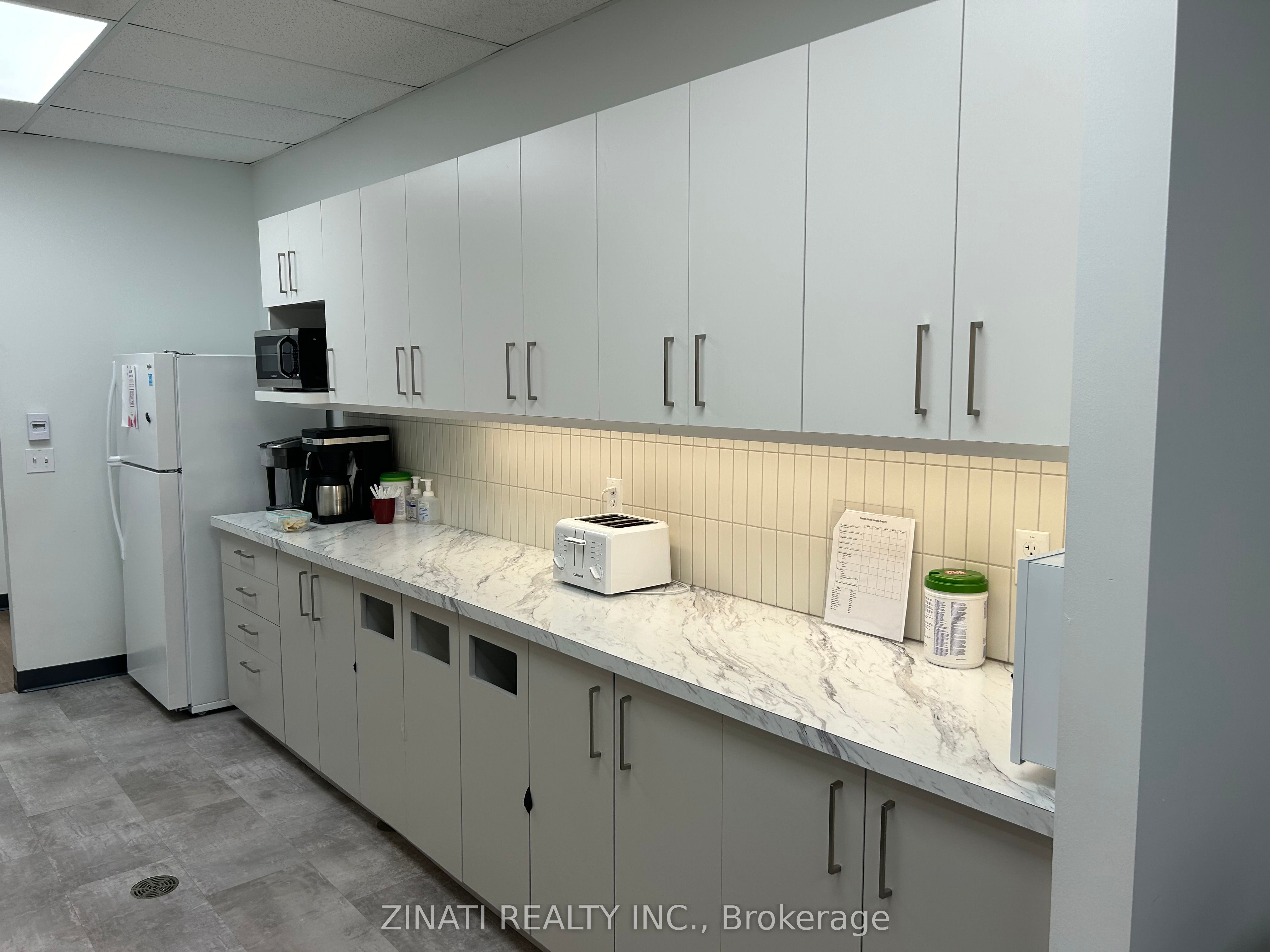 #100-101 - 250 City Centre Avenue Property Photo 30