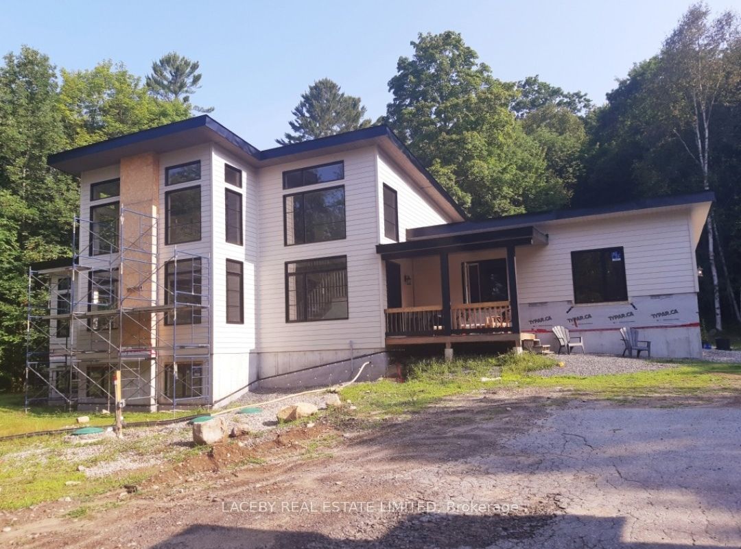 1739 Fraserburg Road Property Photo 1