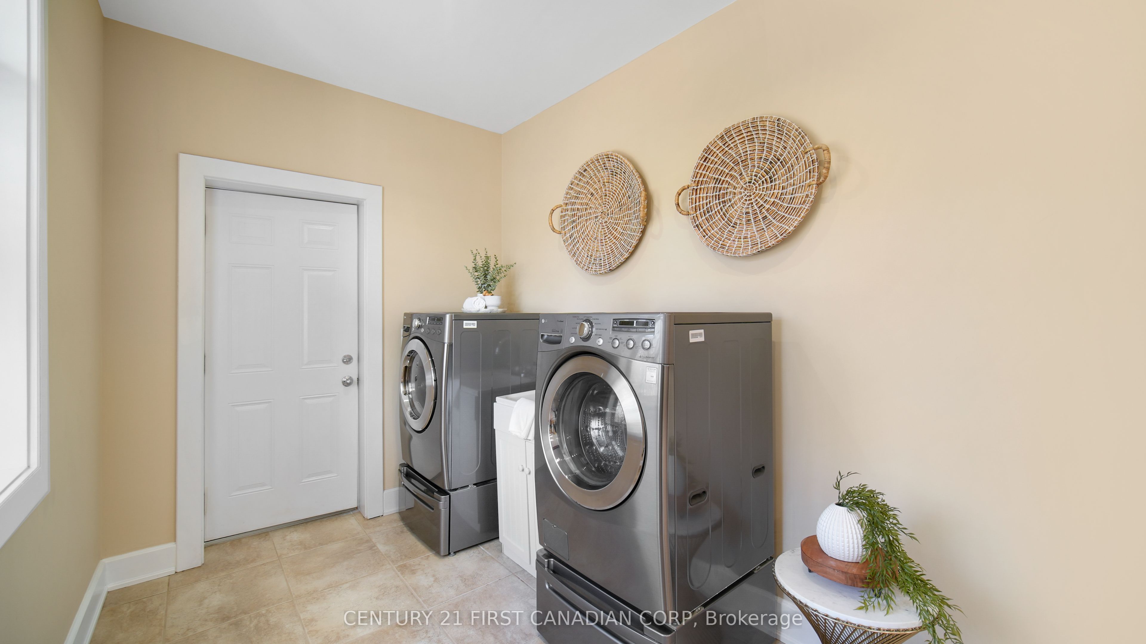 1659 Hamilton Road Property Photo 10