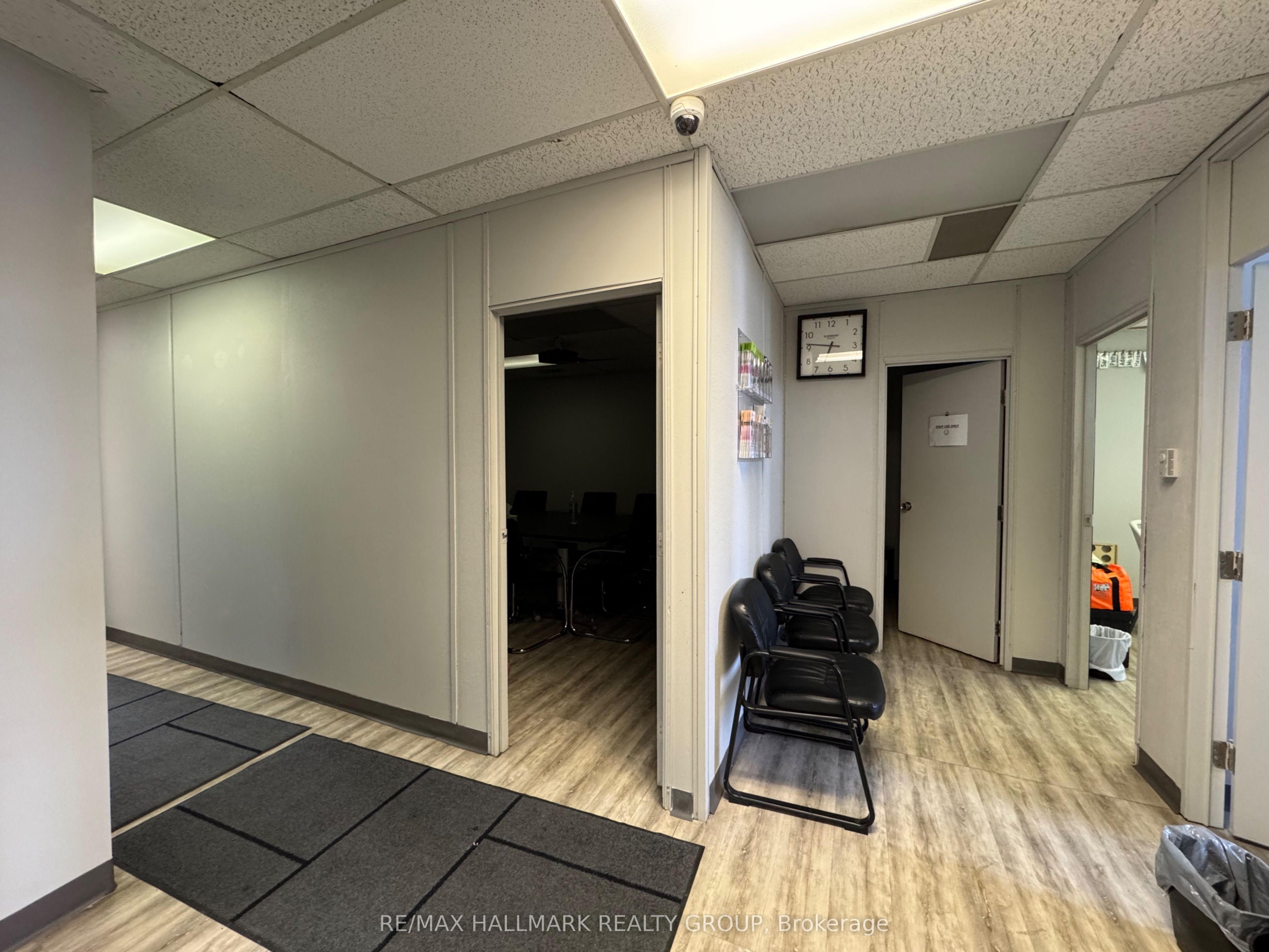 #203/204 - 3029 Carling Avenue Property Photo 6
