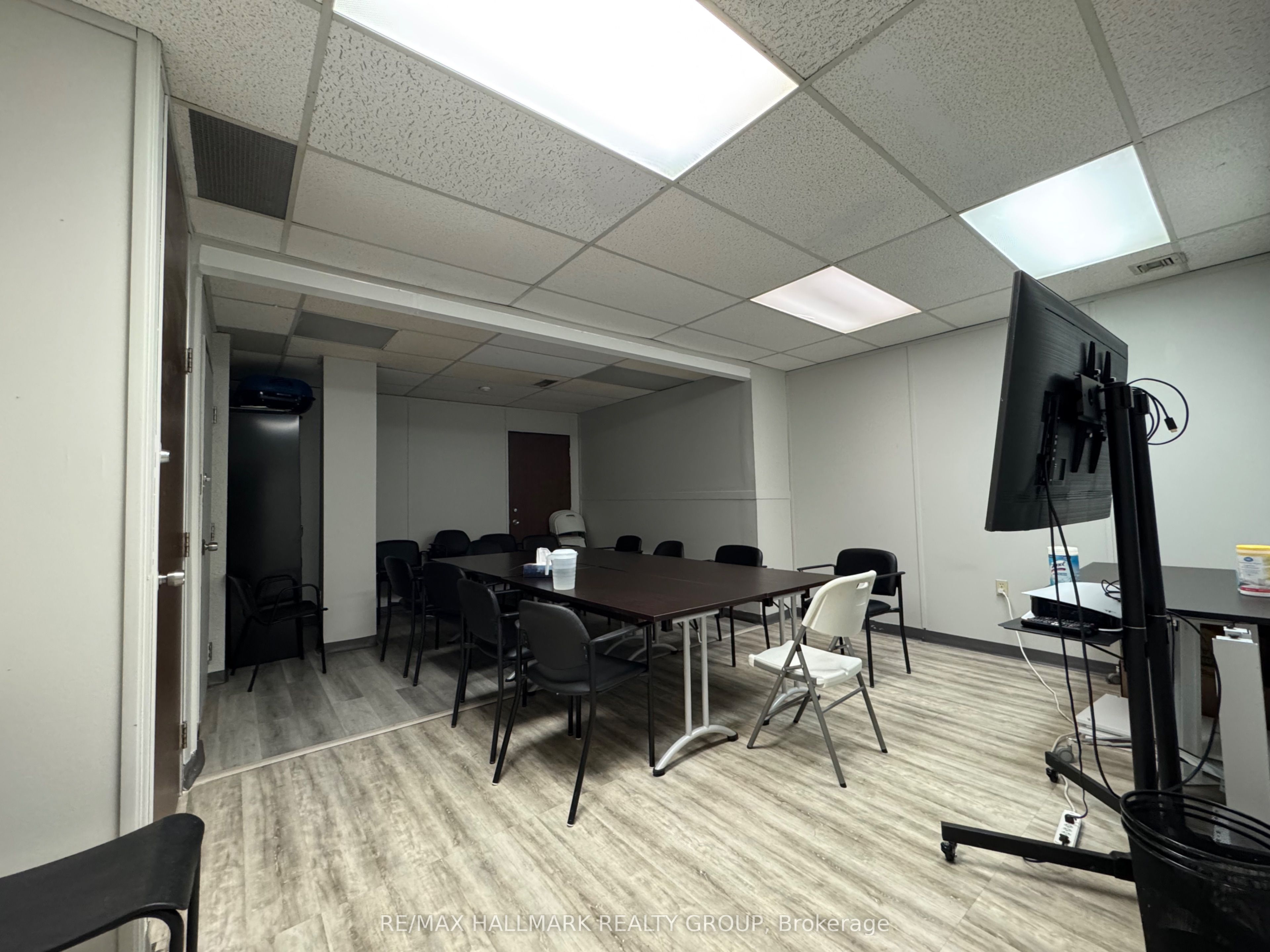 #203/204 - 3029 Carling Avenue Property Photo 7