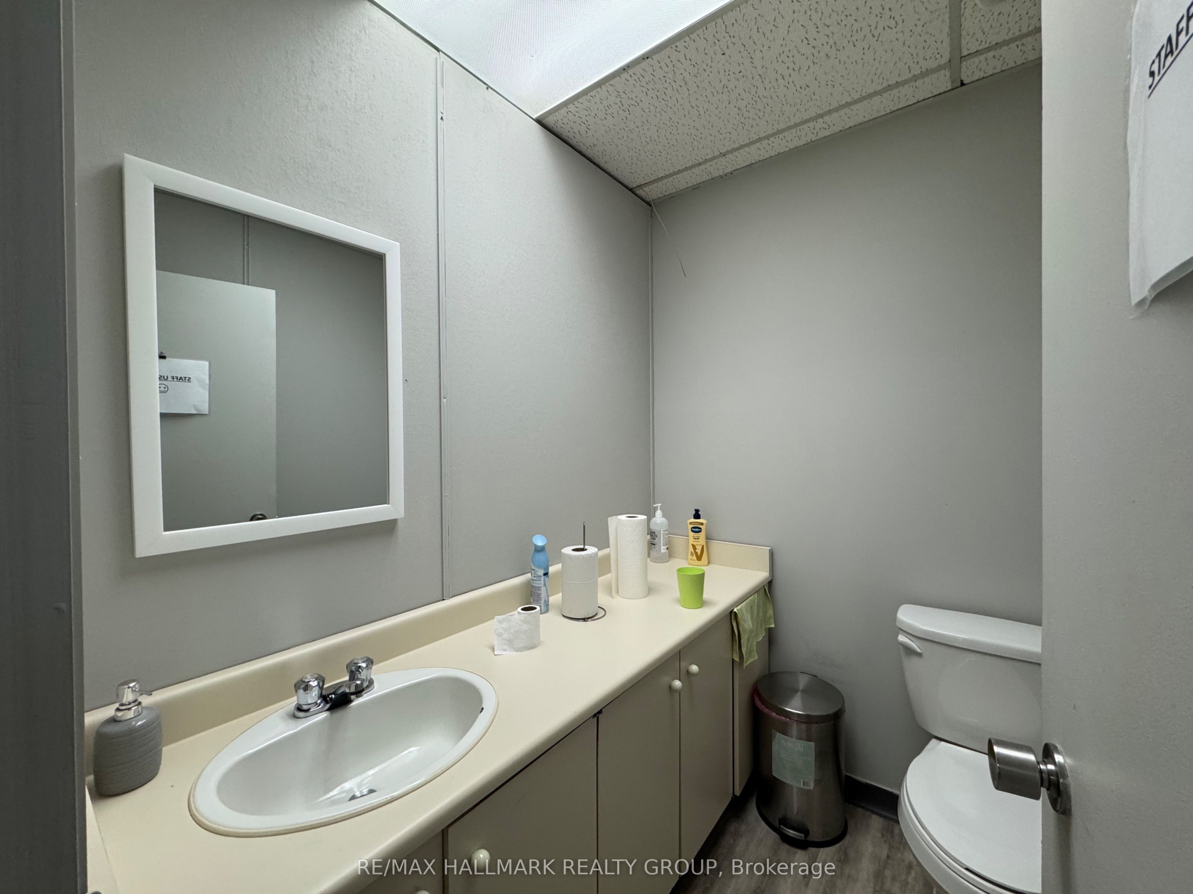 #203/204 - 3029 Carling Avenue Property Photo 9