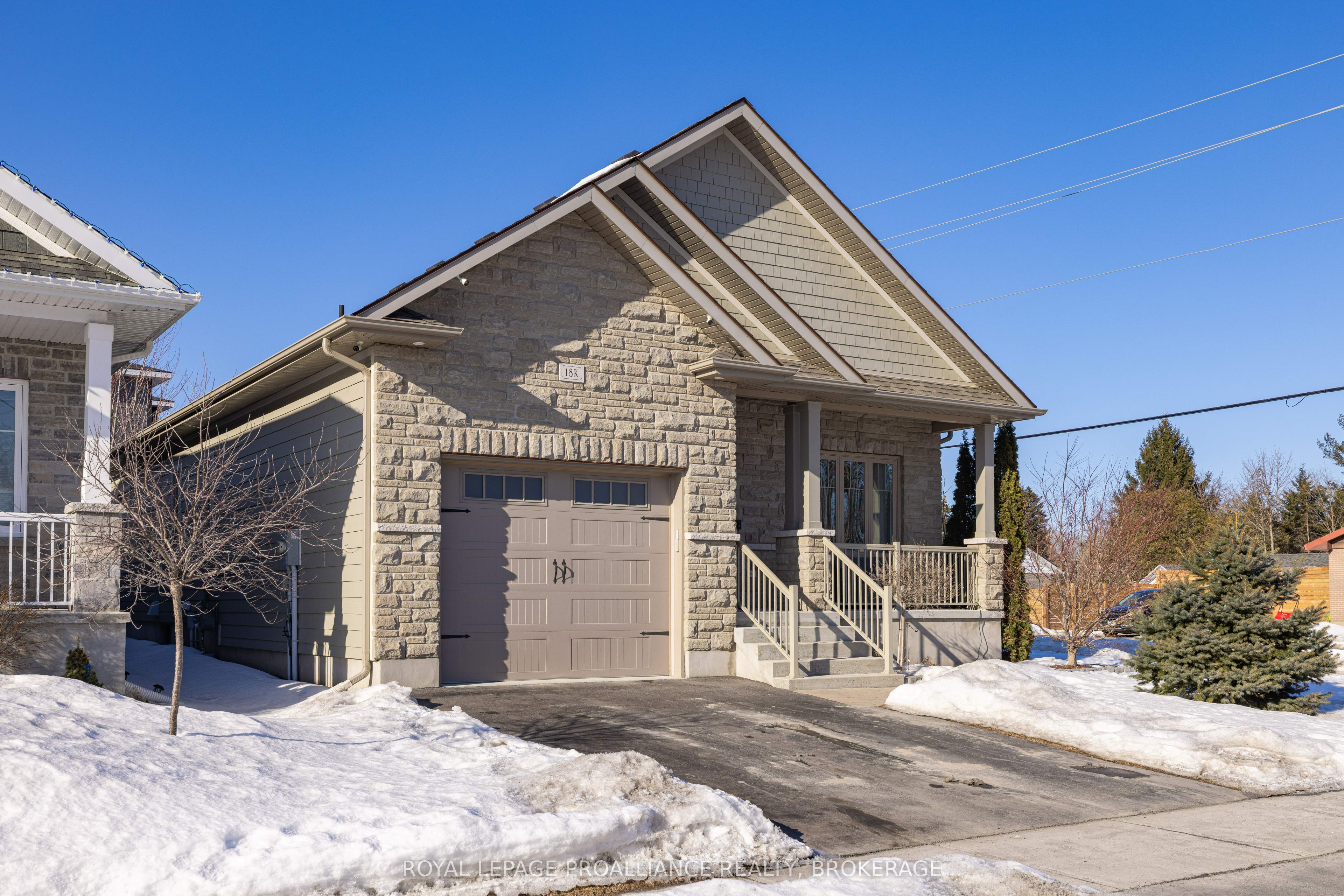 18k Manitou Crescent Property Photo 3