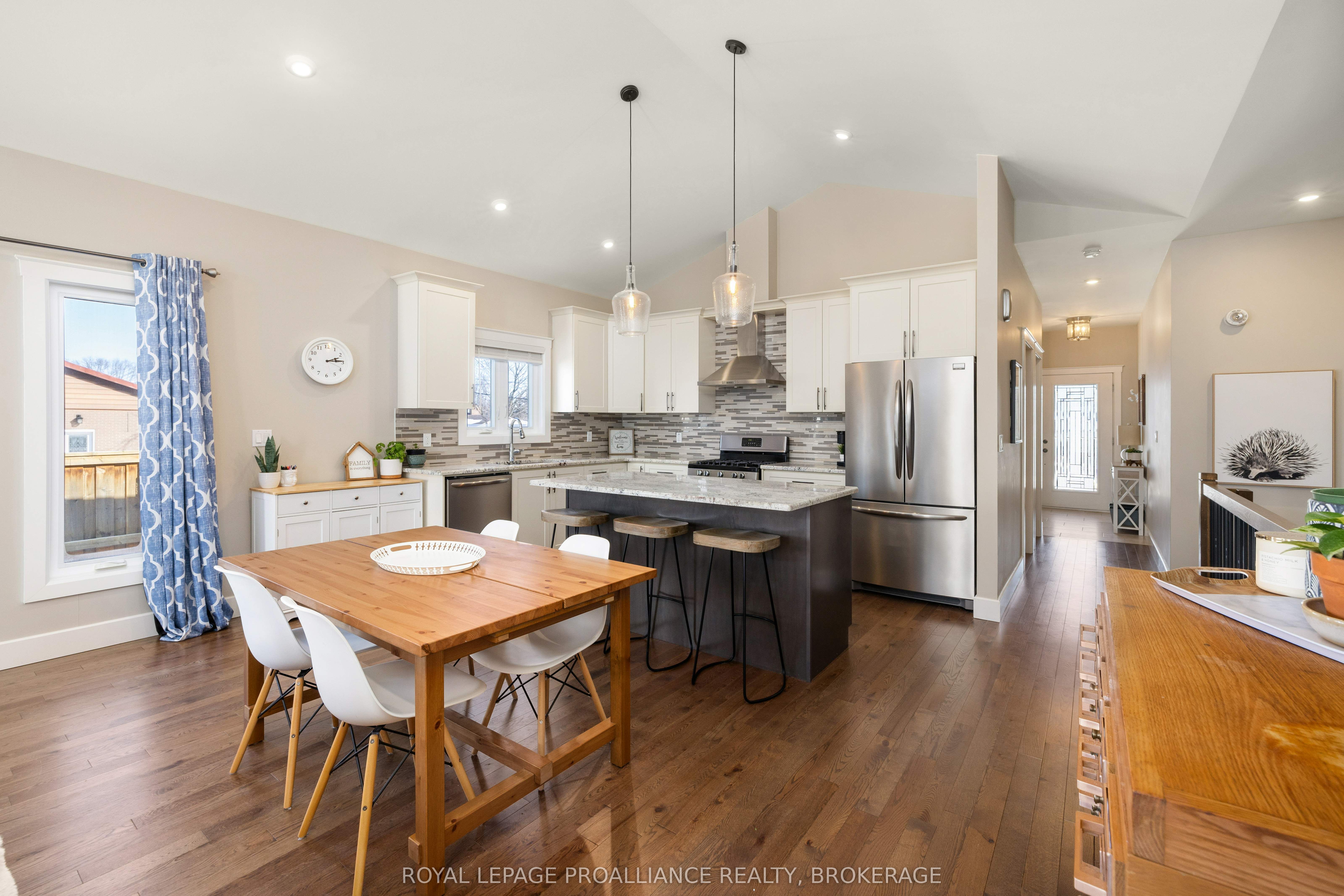 18k Manitou Crescent Property Photo 12