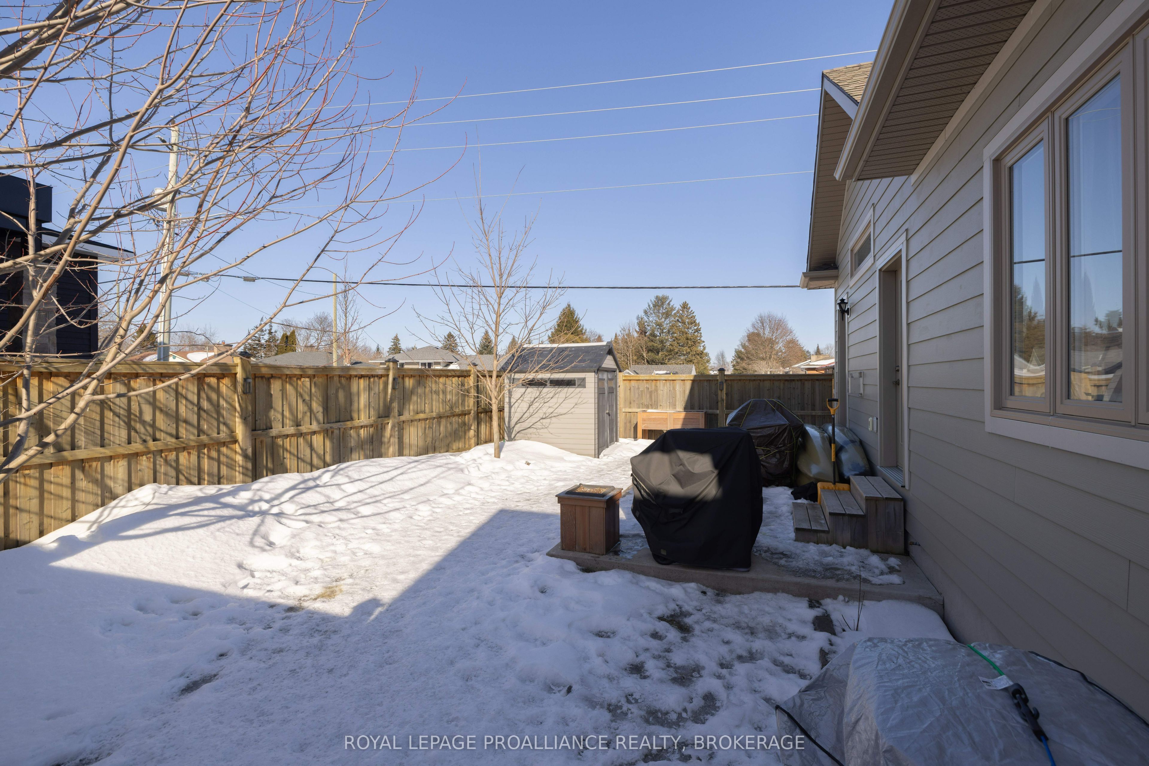 18k Manitou Crescent Property Photo 48