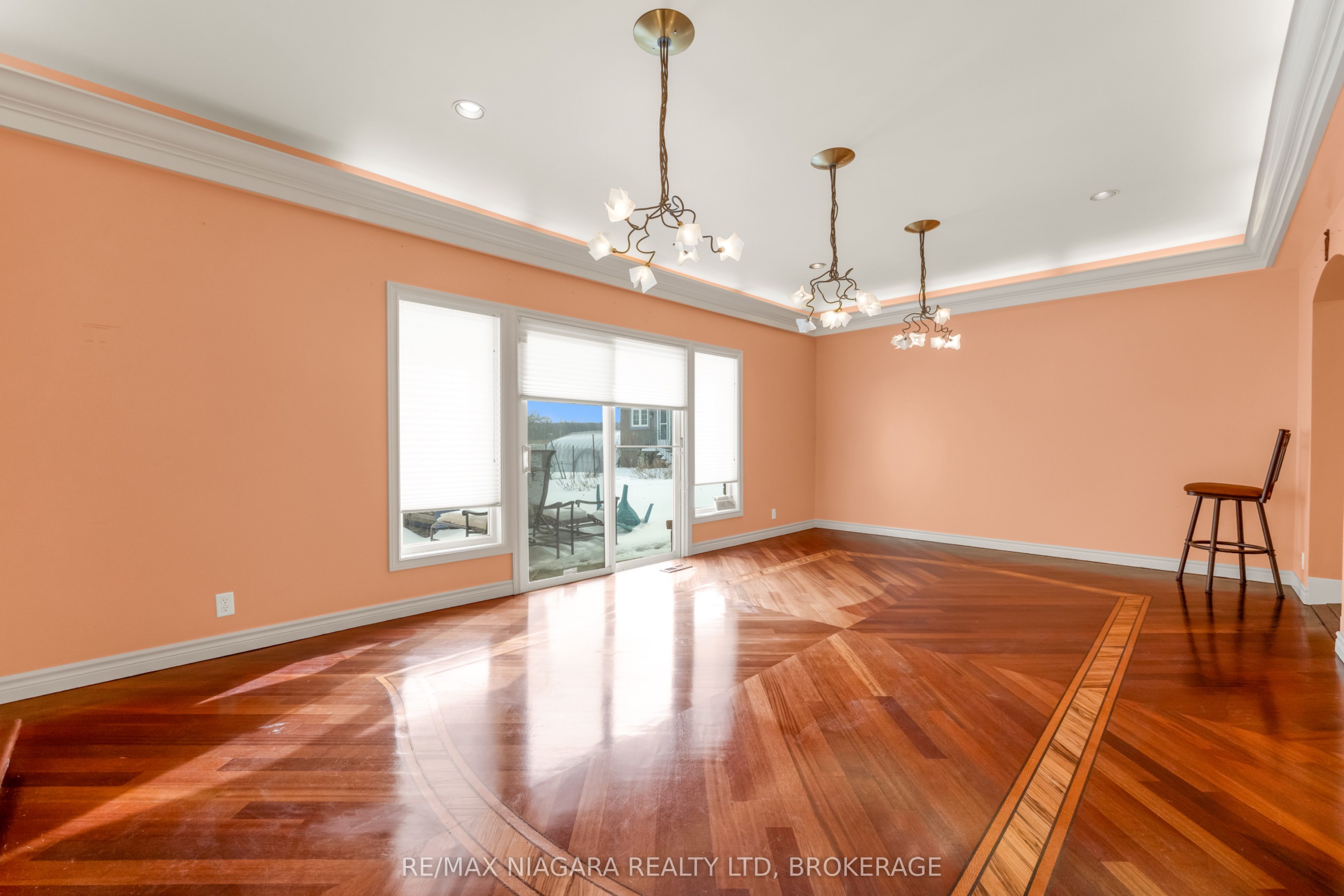 4850 Hillside Drive Property Photo 10