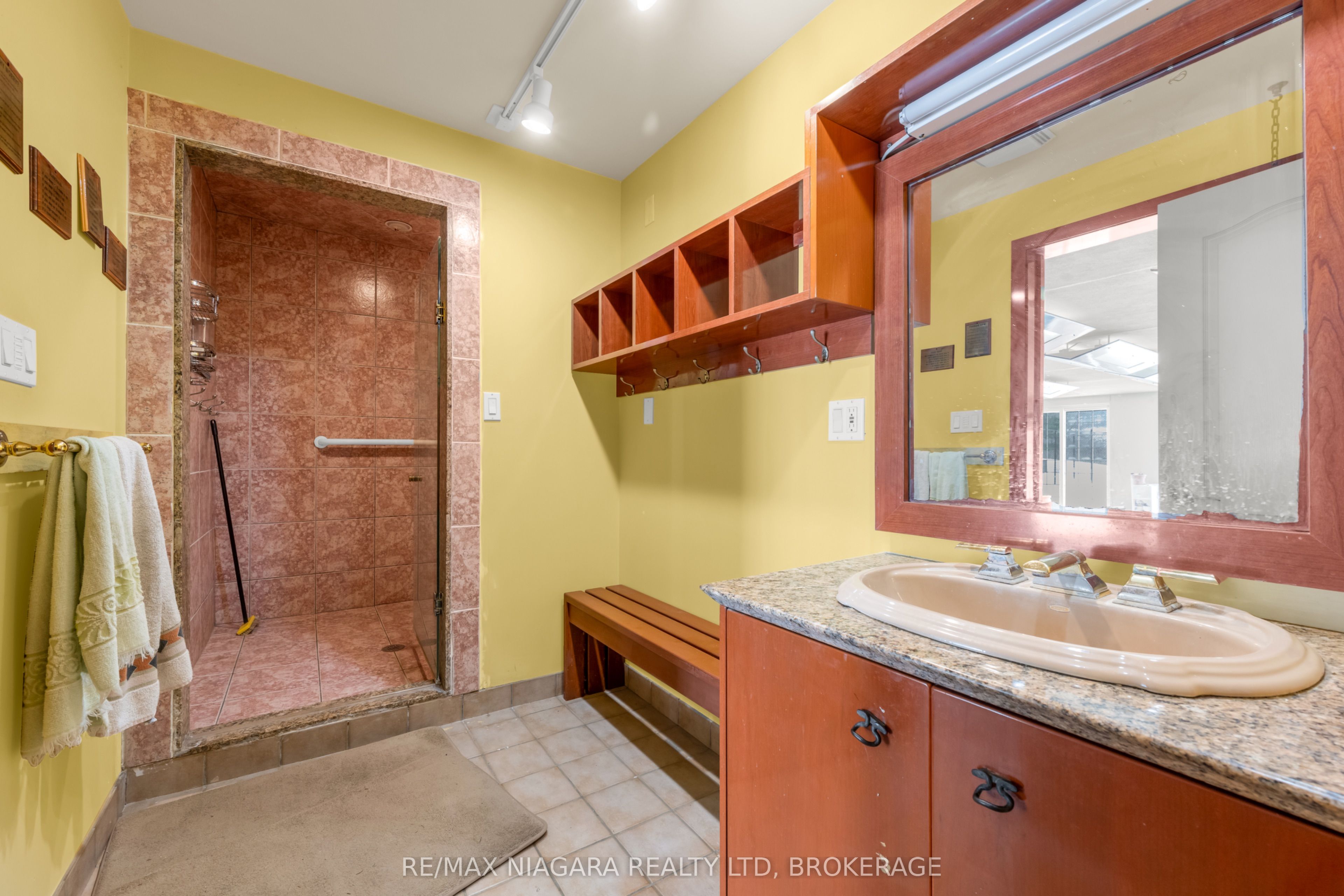 4850 Hillside Drive Property Photo 18