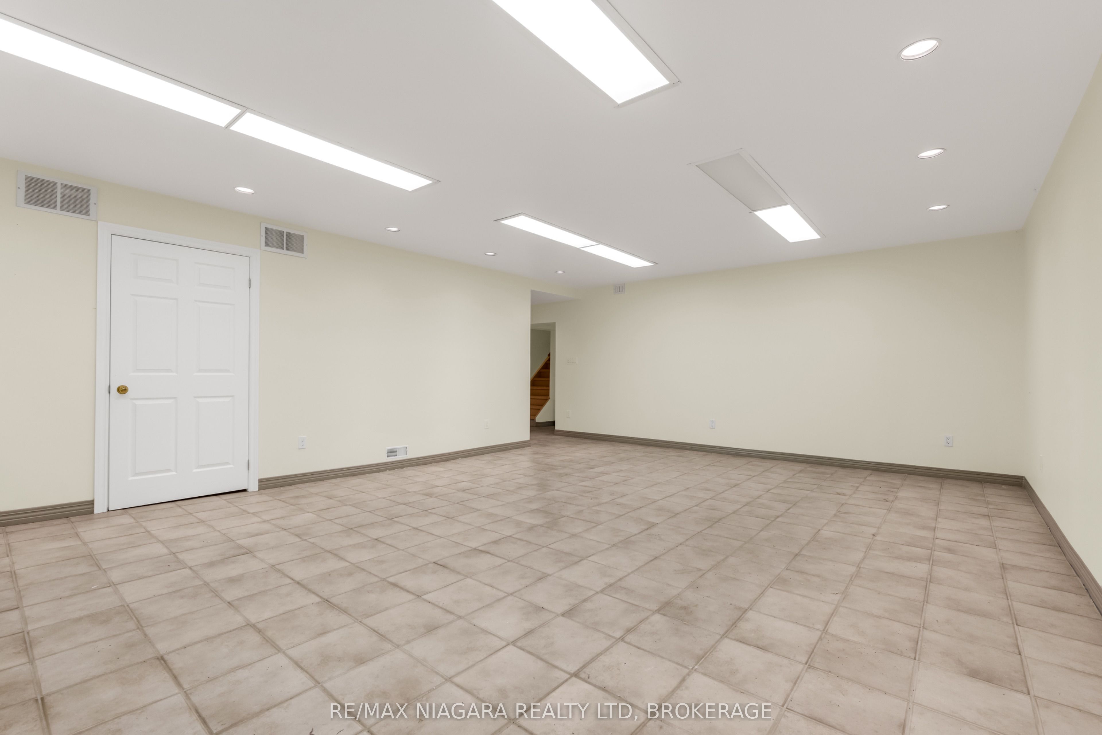 4850 Hillside Drive Property Photo 36