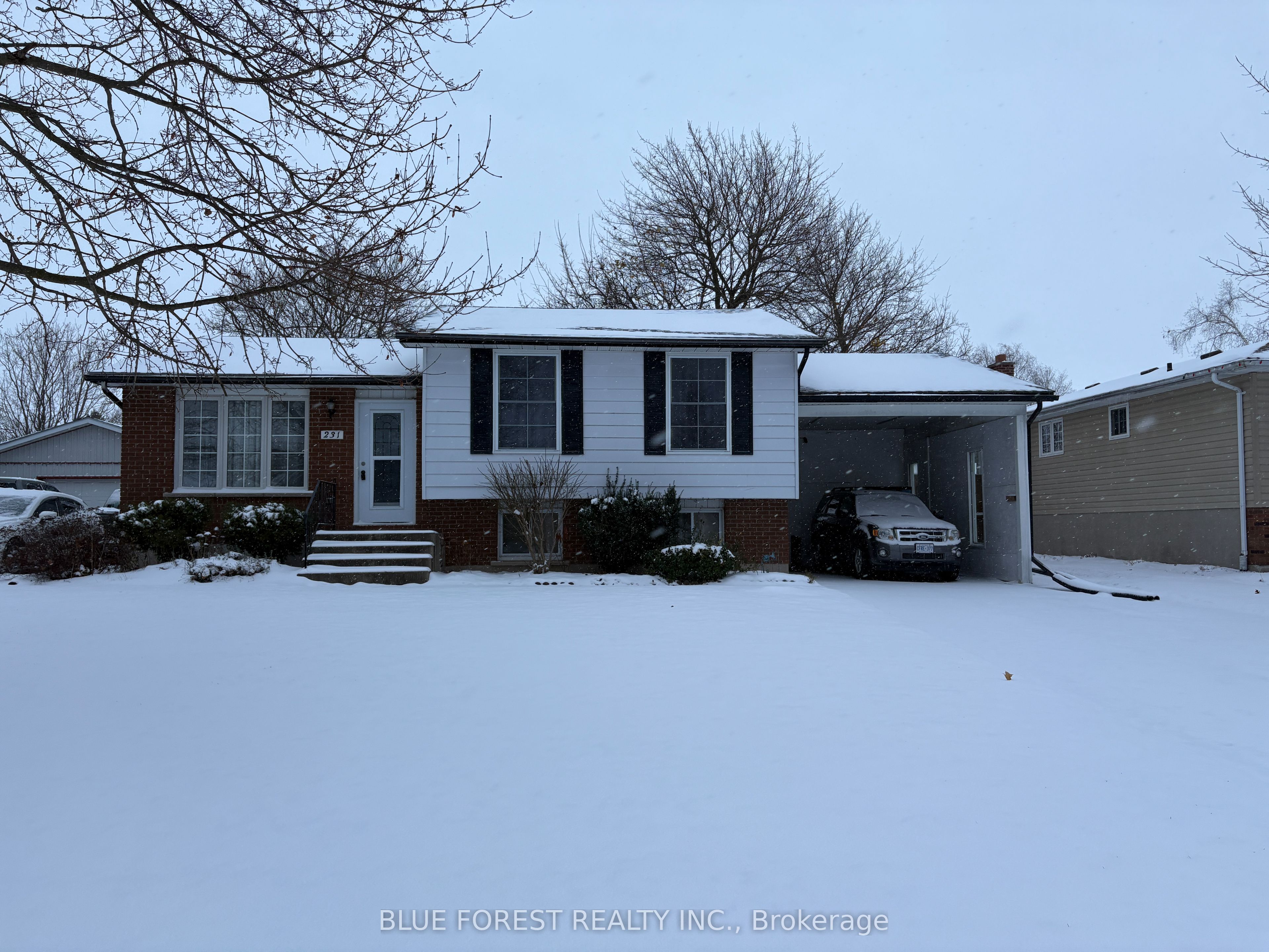 231 Wellington Street Property Photo