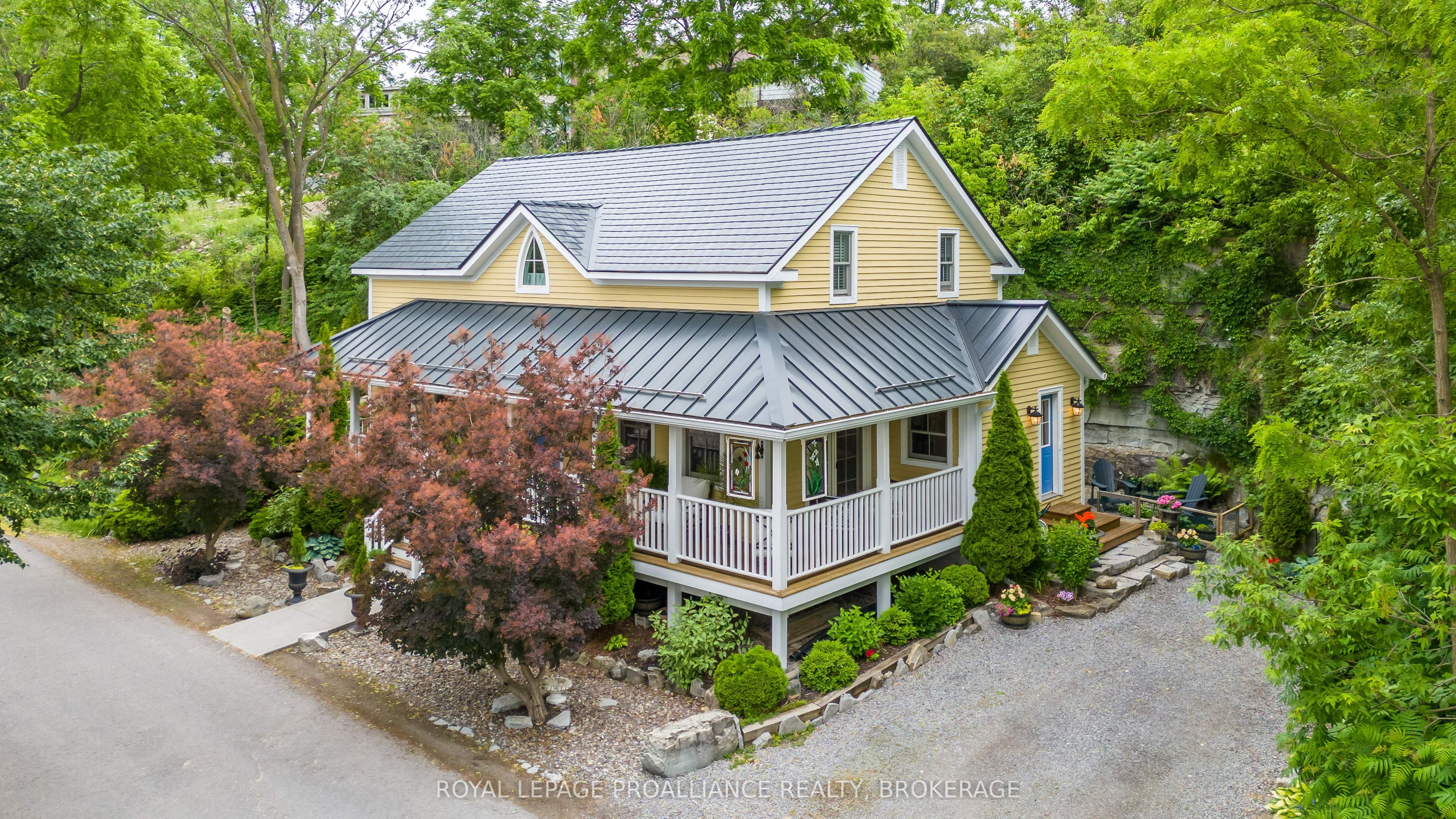 222 Green Bay Rd Property Photo