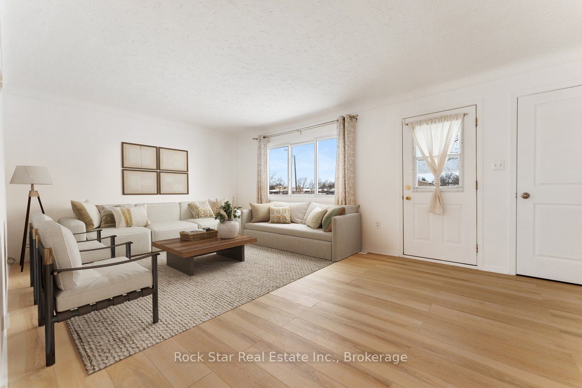 6952 Warden Avenue Property Photo 1