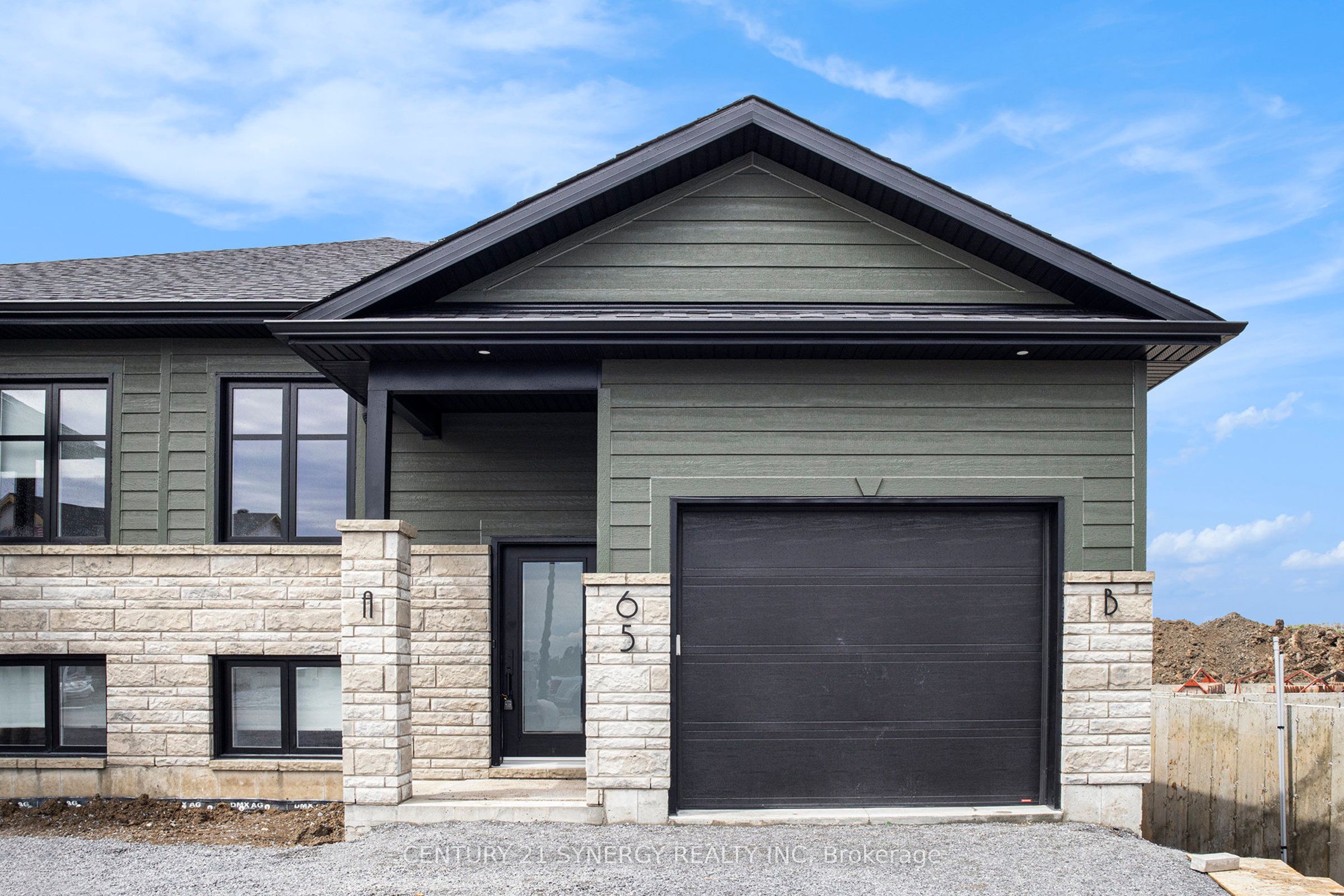 65 Helen Street B Property Photo 1