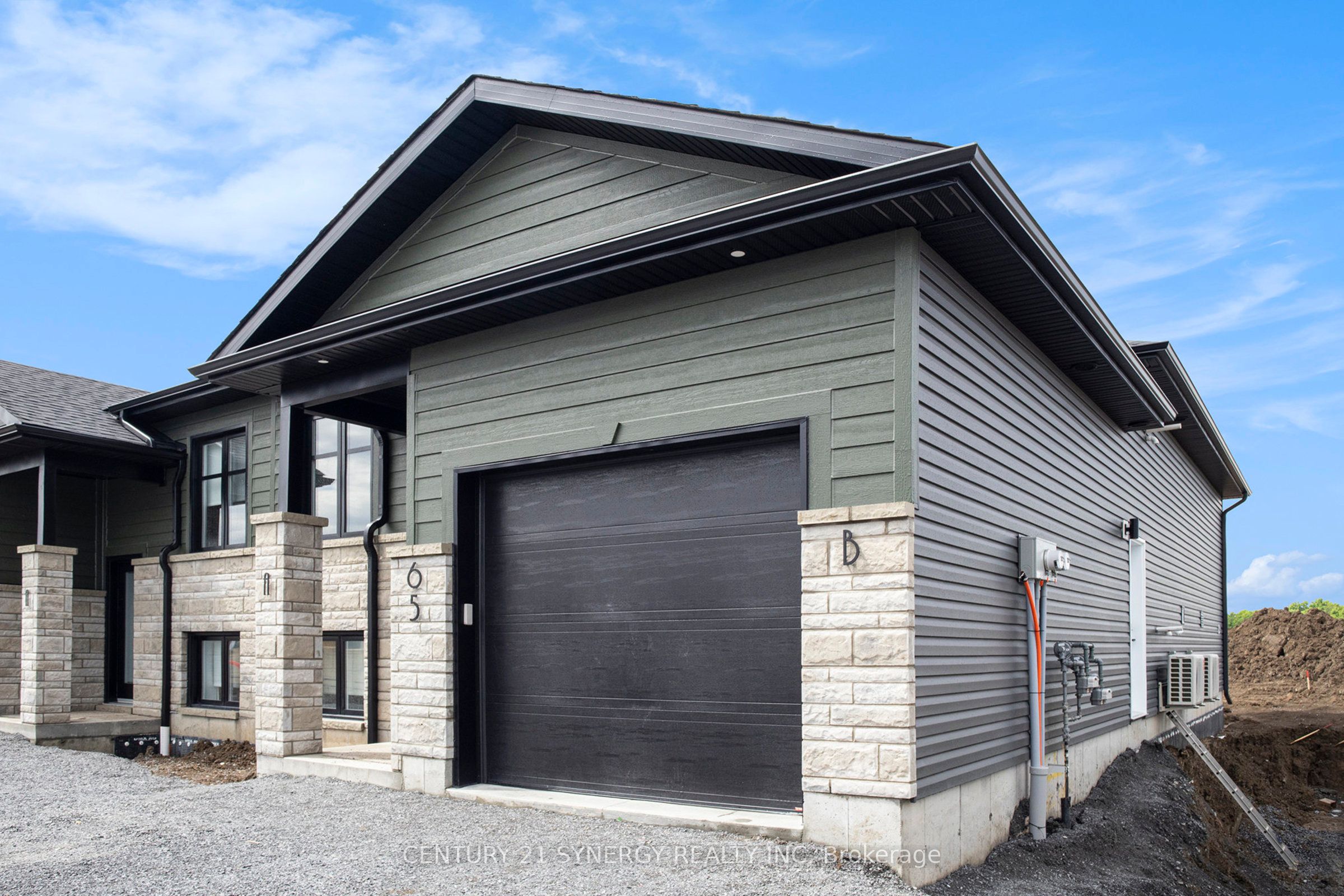 65 Helen Street B Property Photo 2