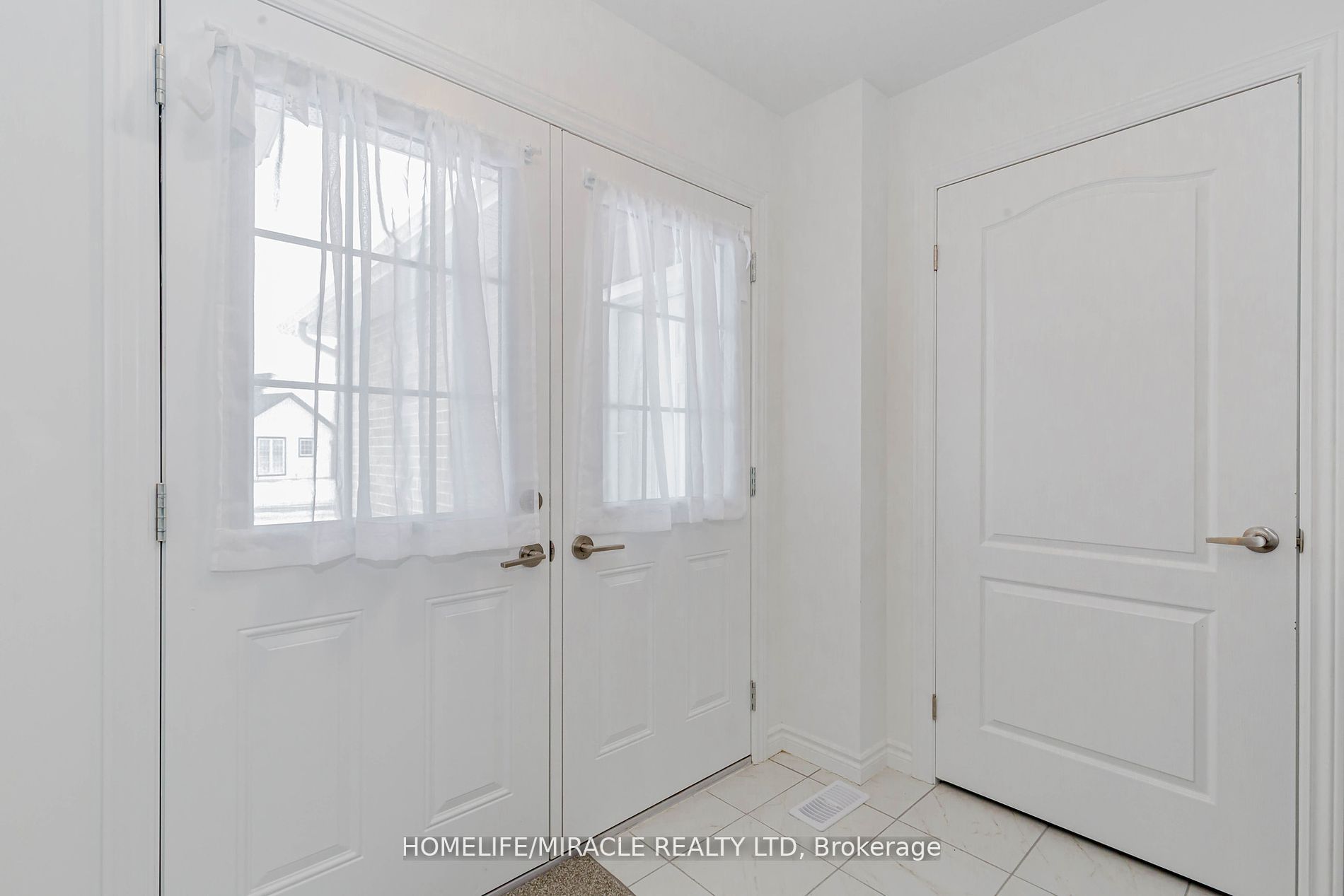 102 Delong Drive Property Photo 4