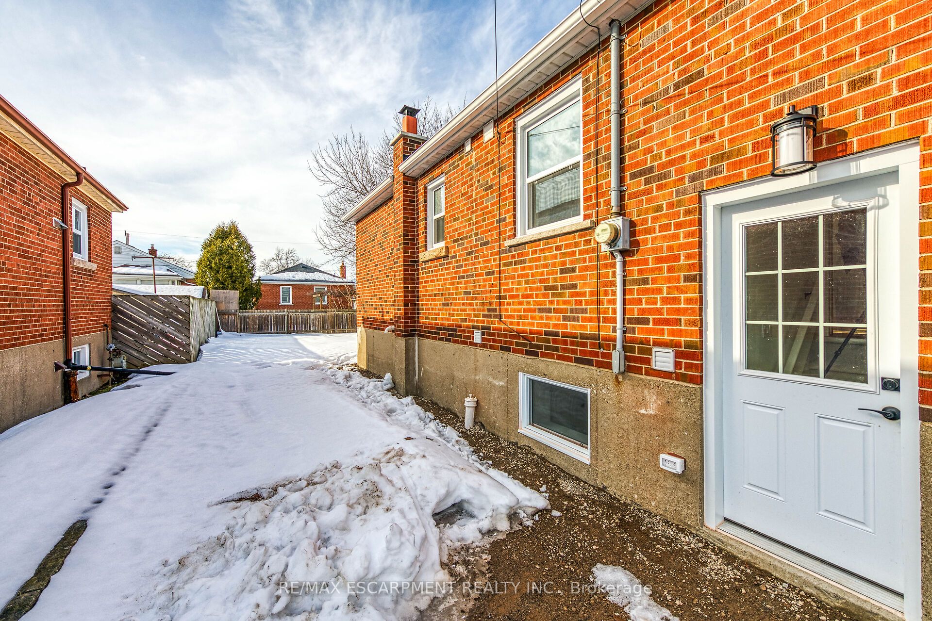 178 East 34th Street Property Photo 4