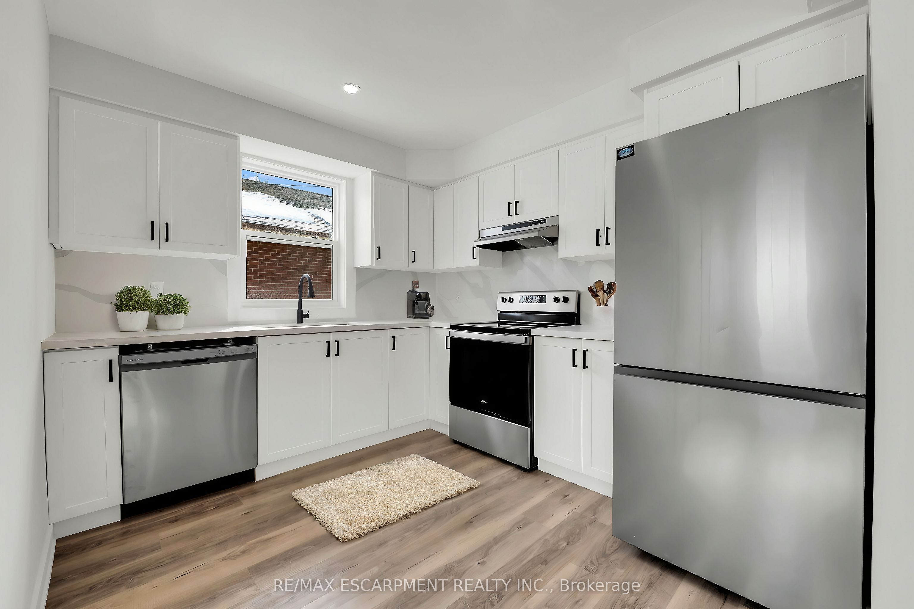 178 East 34th Street Property Photo 7
